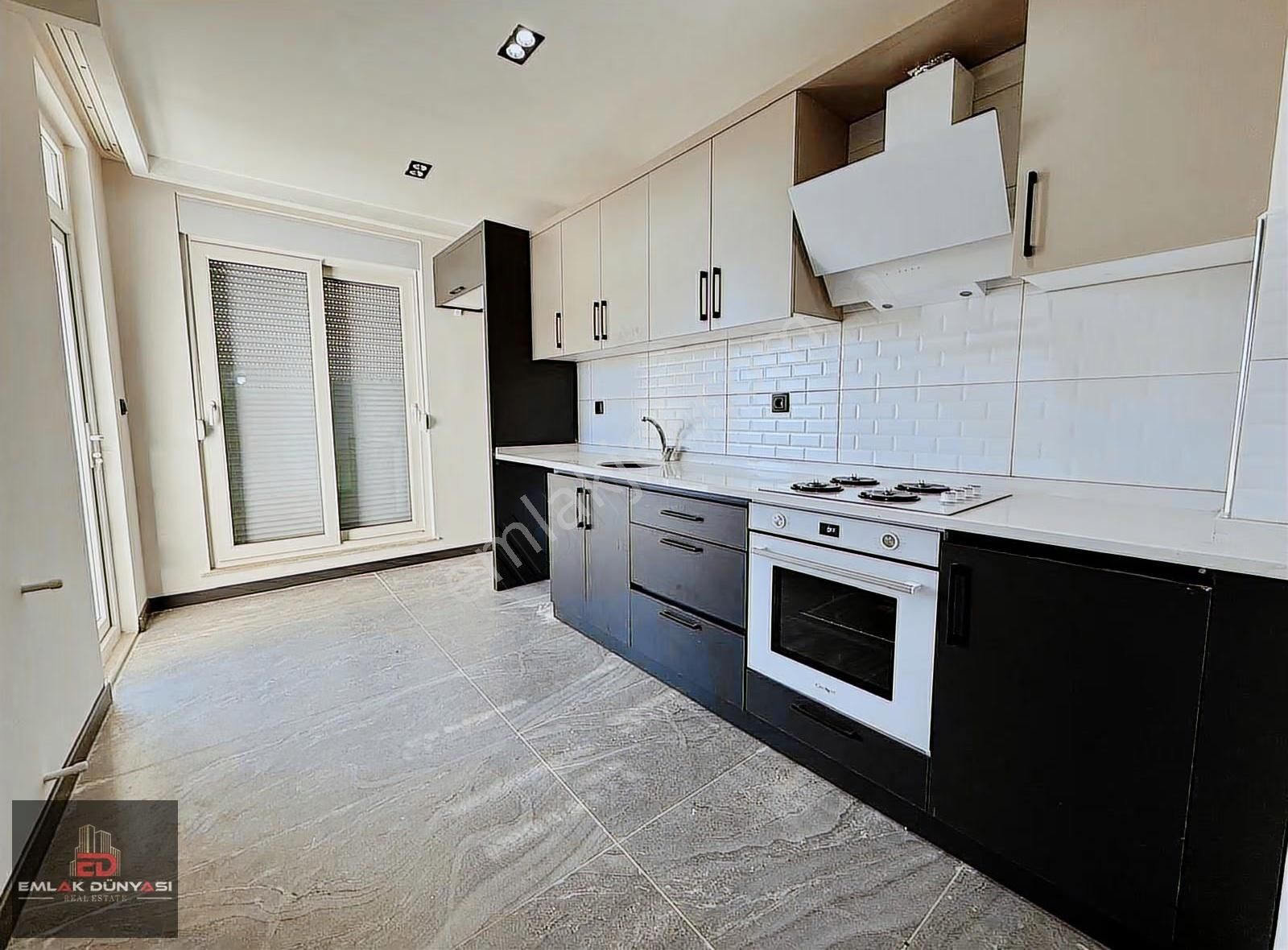 Aydoğmuşta Ferah Asansörlü Kapalı Mutfaklı Satılık 2+1 Daire