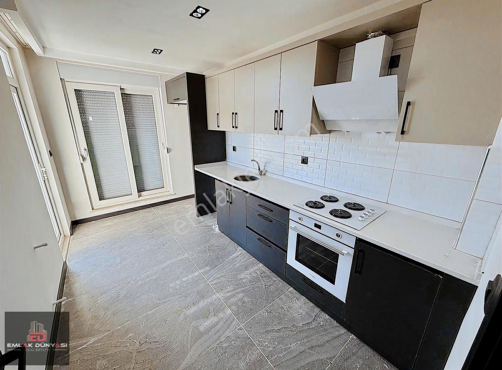 Aydoğmuşta Ferah Asansörlü Kapalı Mutfaklı Satılık 2+1 Daire - Görsel 19