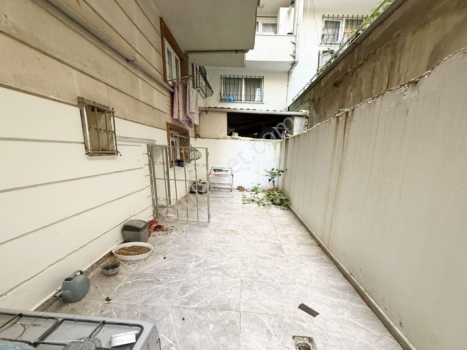 Metrobüse 10 Dk Mesafede Eşyalı Balkonlu 1+1 Kiralık Daire