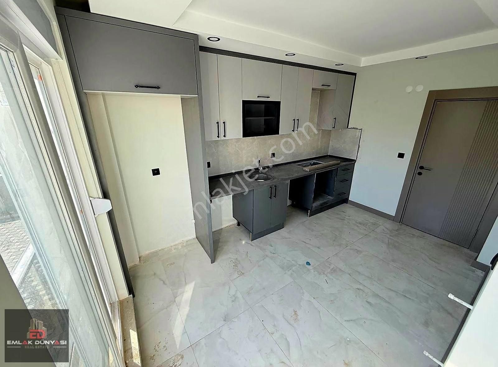 Aydoğmuşta Sıfır Satılık 3+1 140 Mt2 Geniş Arakat Daire - Görsel 18