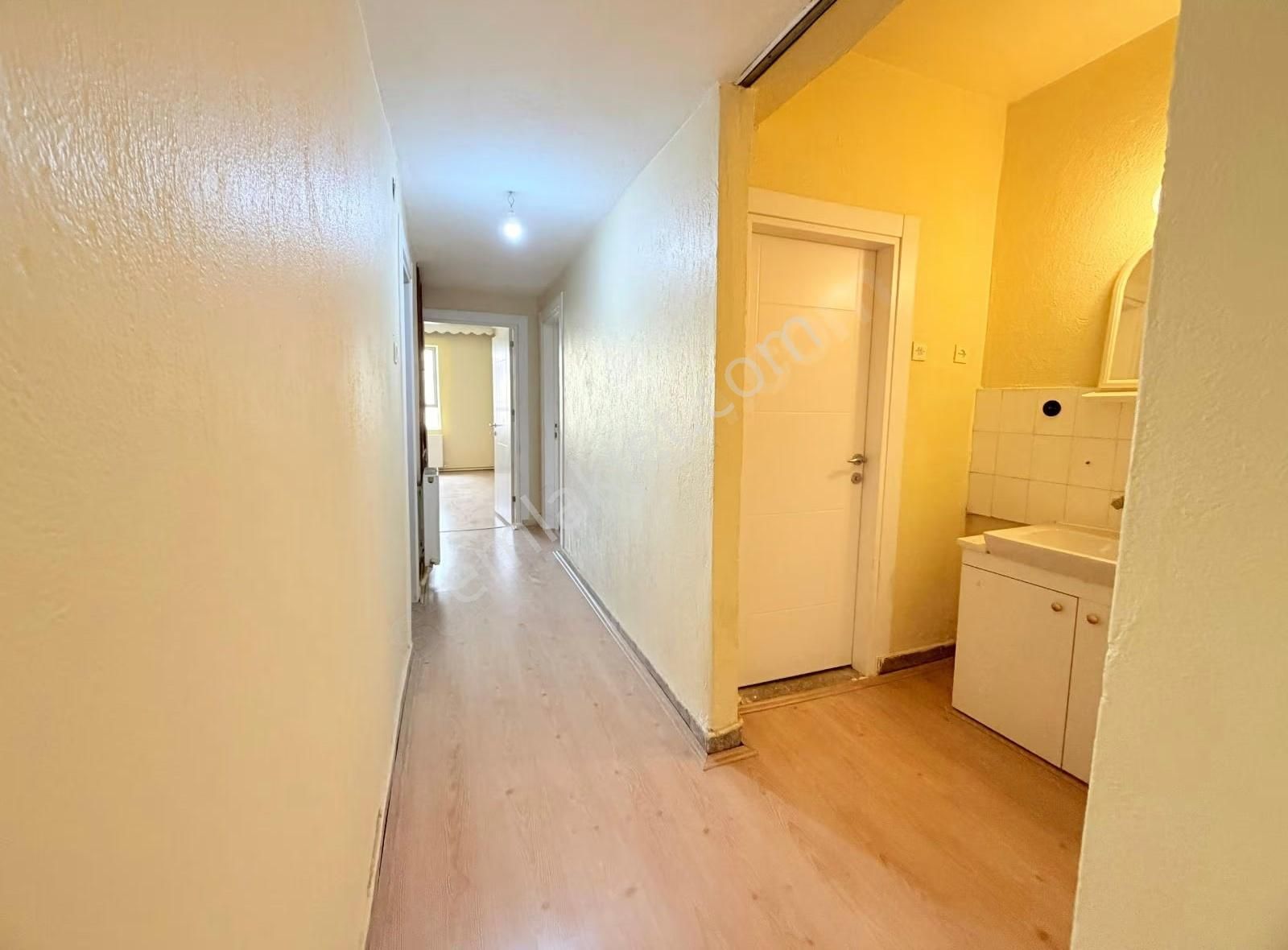 İstanbul Caddesi Katlı Otopark Karşısında Bakımlı 3+1 Daire - Görsel 16