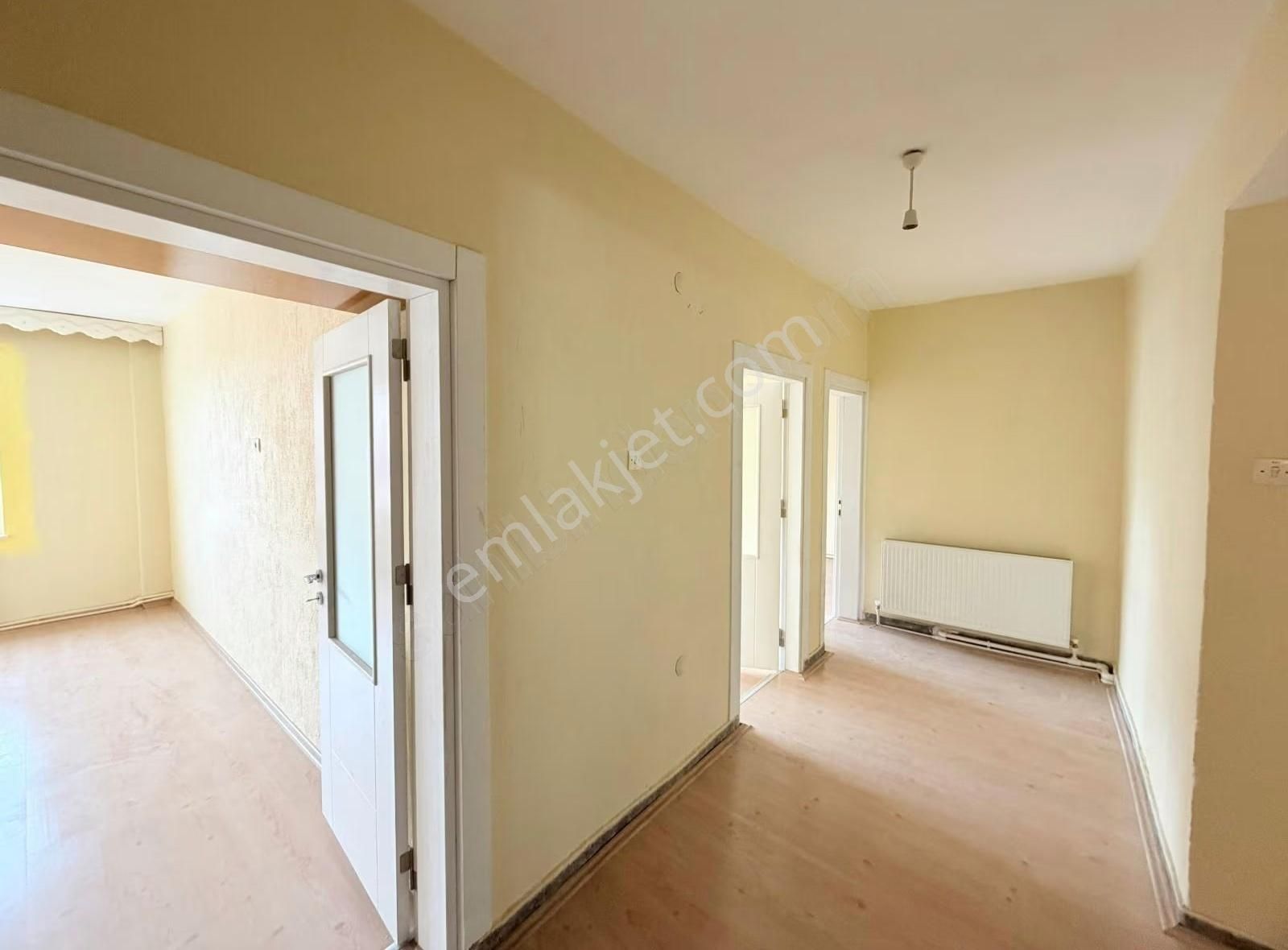 İstanbul Caddesi Katlı Otopark Karşısında Bakımlı 3+1 Daire - Görsel 2