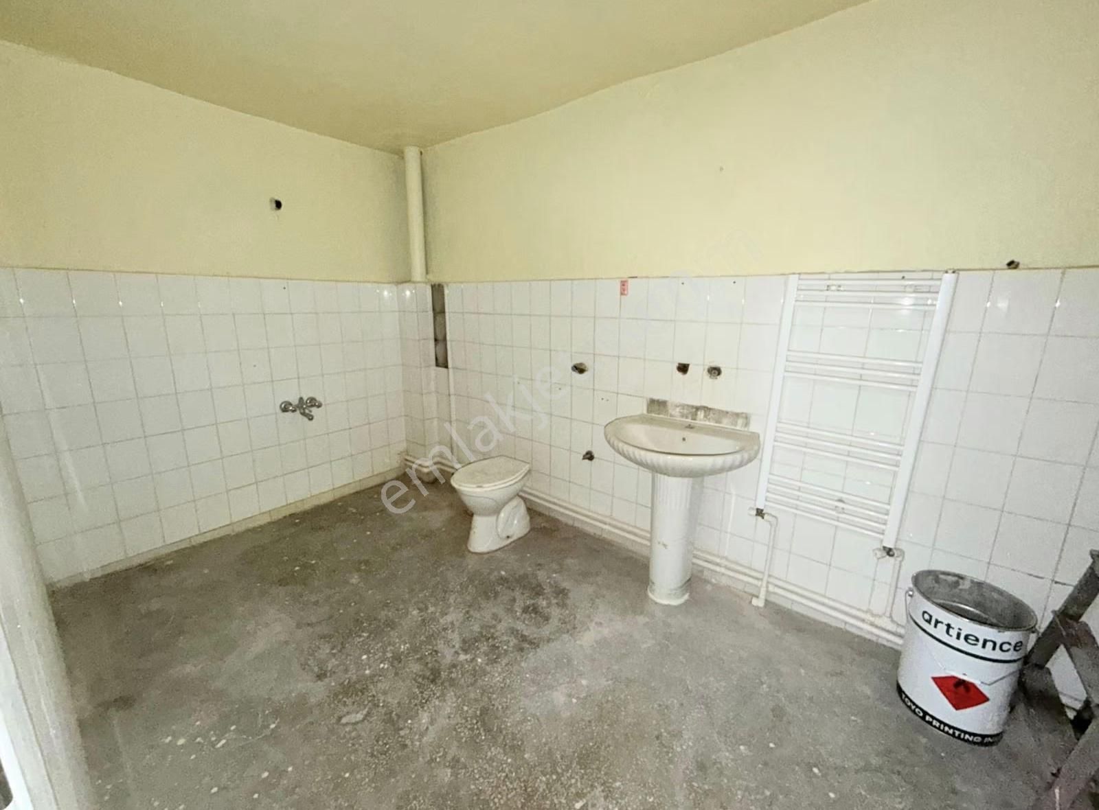 İstanbul Caddesi Katlı Otopark Karşısında Bakımlı 3+1 Daire - Görsel 19