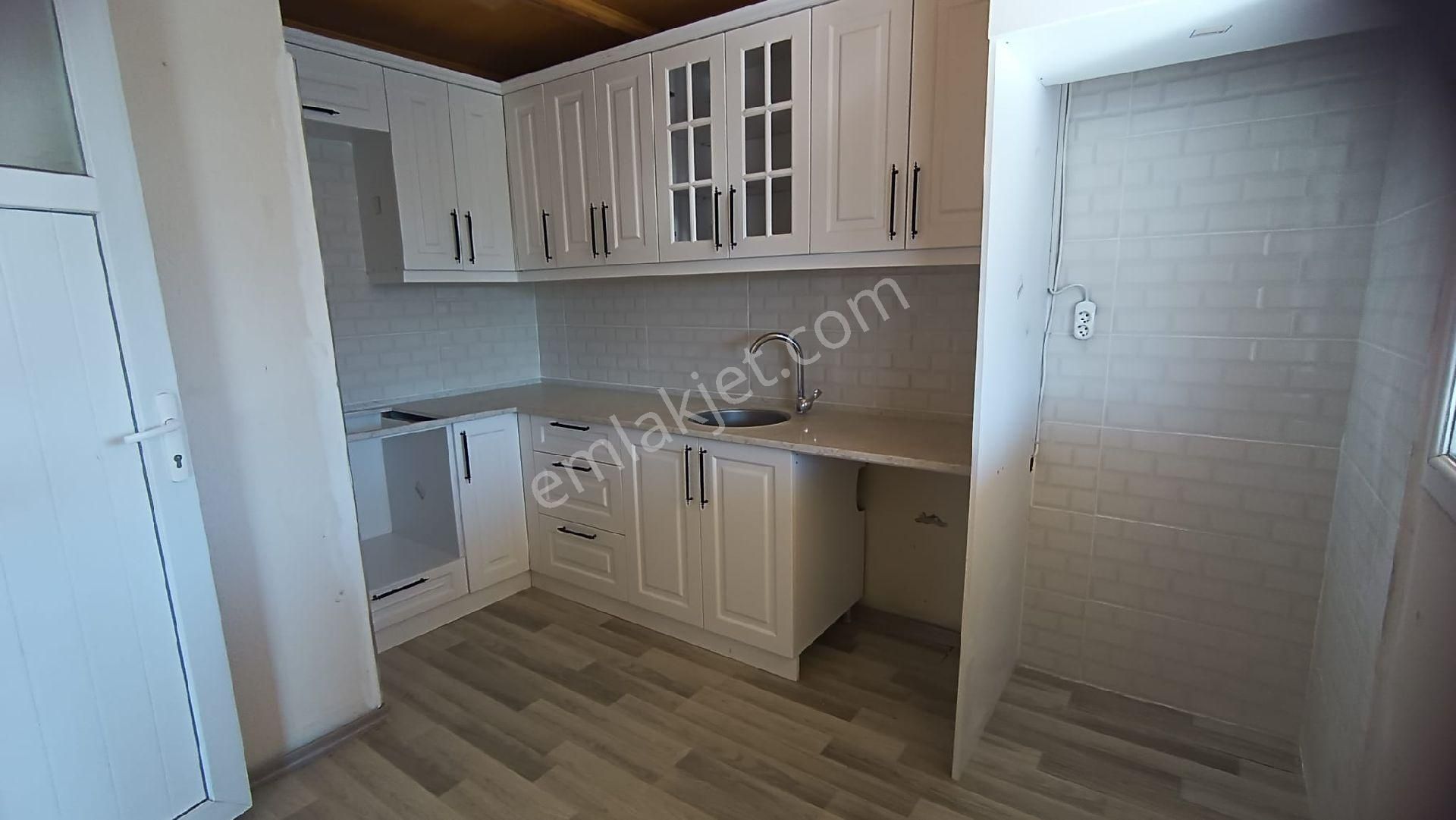 Osmangazi Mah Ana Yol Üzerinde Bakımlı Geniş Kiralık 3+1 Daire