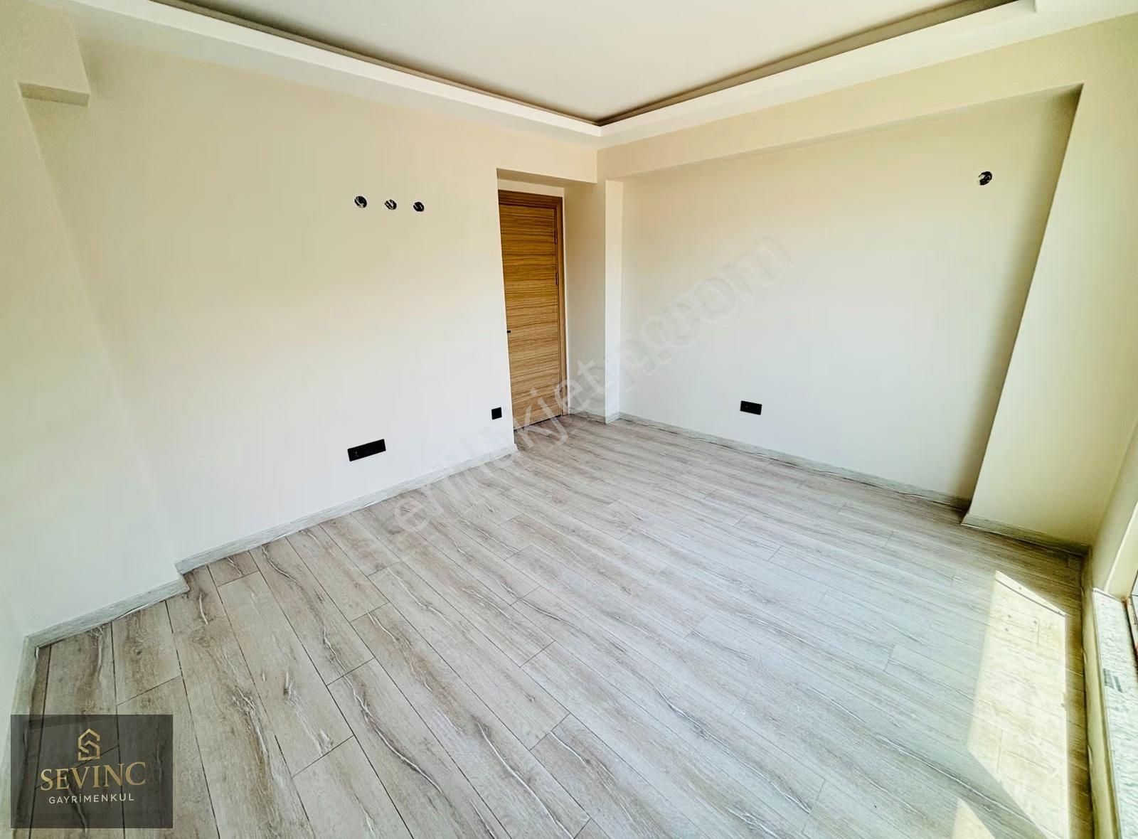 Sevinç'ten Otoparklı Site İçerisinde Balkonlu 2+0 Satılık Daire - Görsel 2
