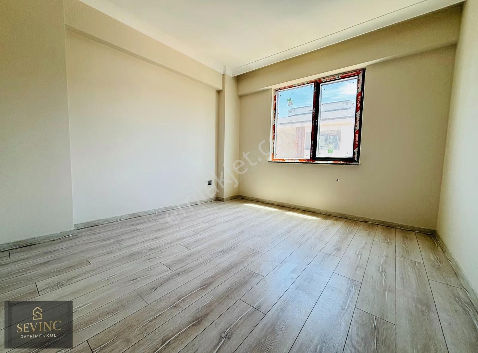 Sevinç'ten Otoparklı Site İçerisinde Balkonlu 2+0 Satılık Daire - Görsel 12