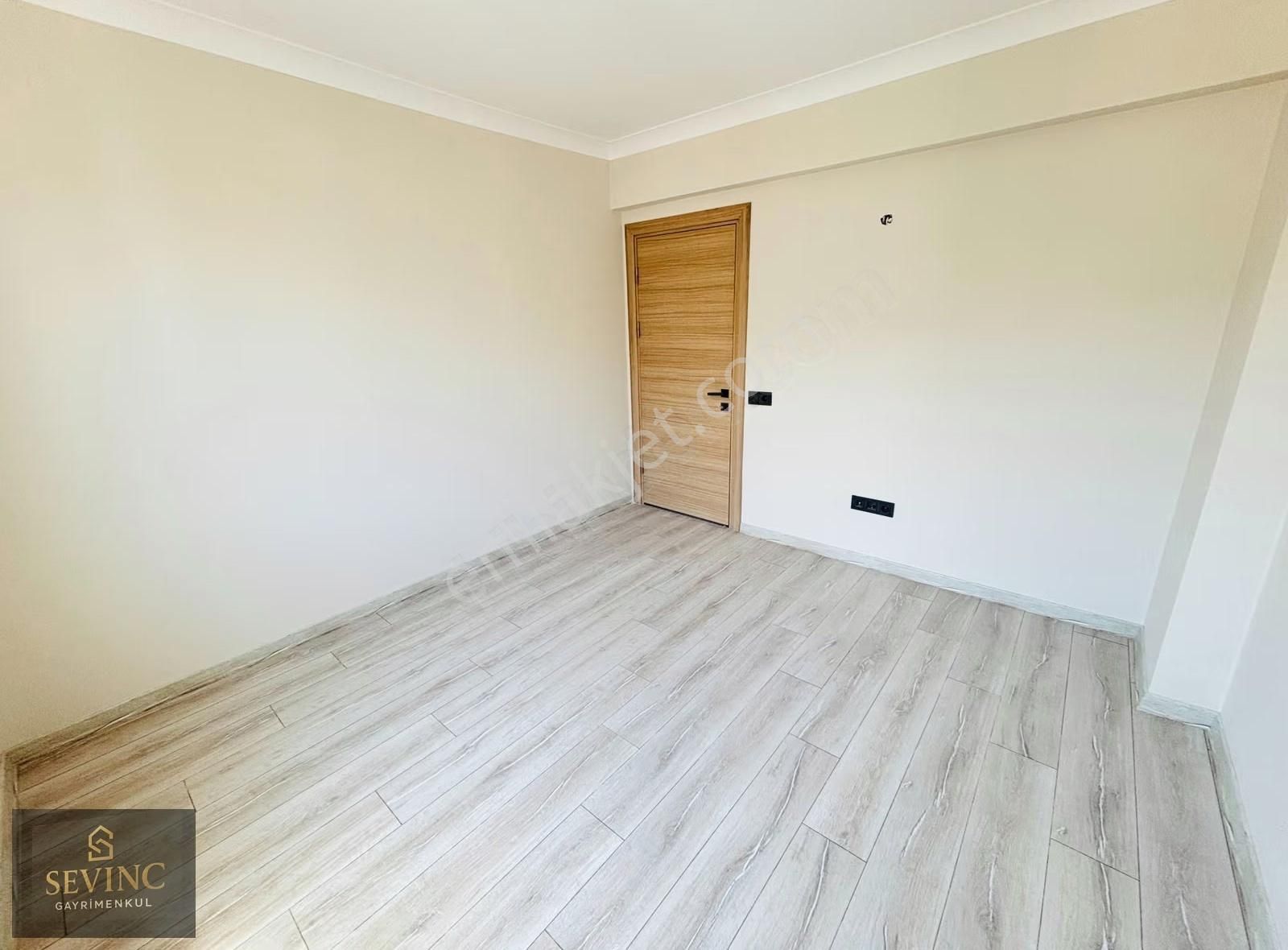 Sevinç'ten Otoparklı Site İçerisinde Balkonlu 2+0 Satılık Daire - Görsel 5