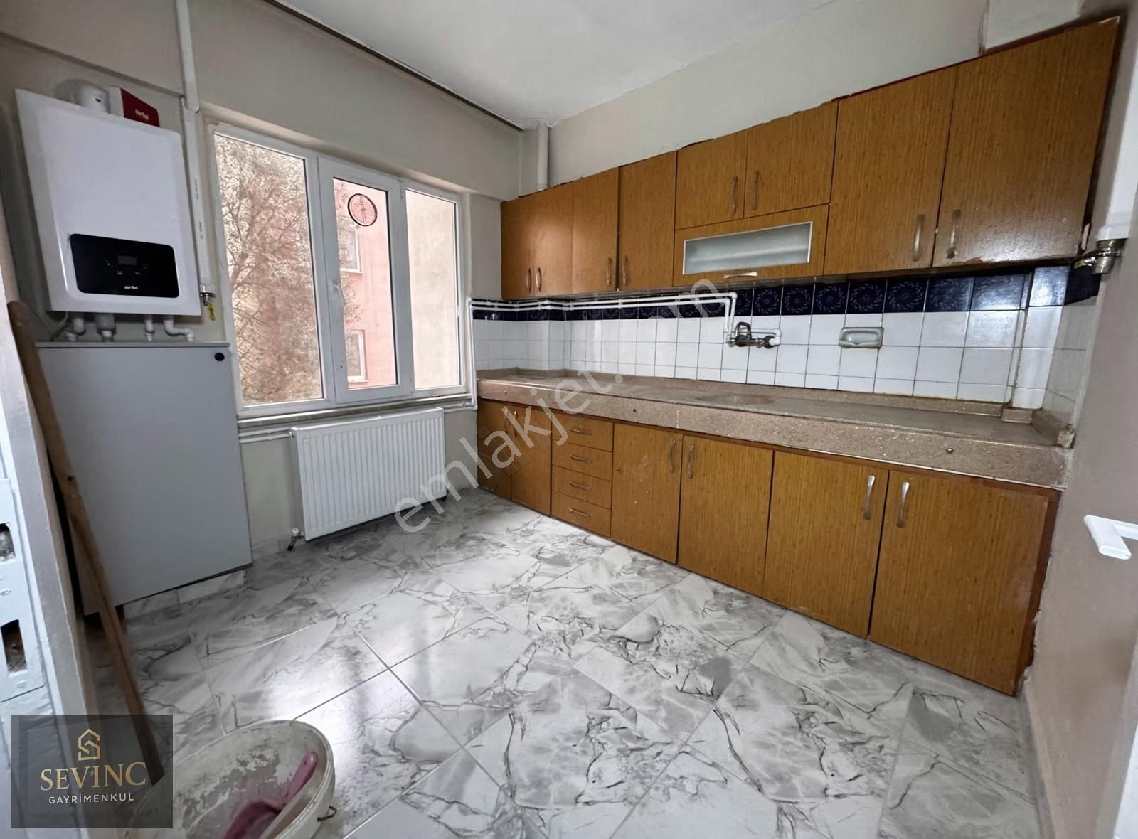 Sevinç'ten Paşabayırda Geniş,tadilatlı,balkonlu 2+1 100m2 Daire - Görsel 2