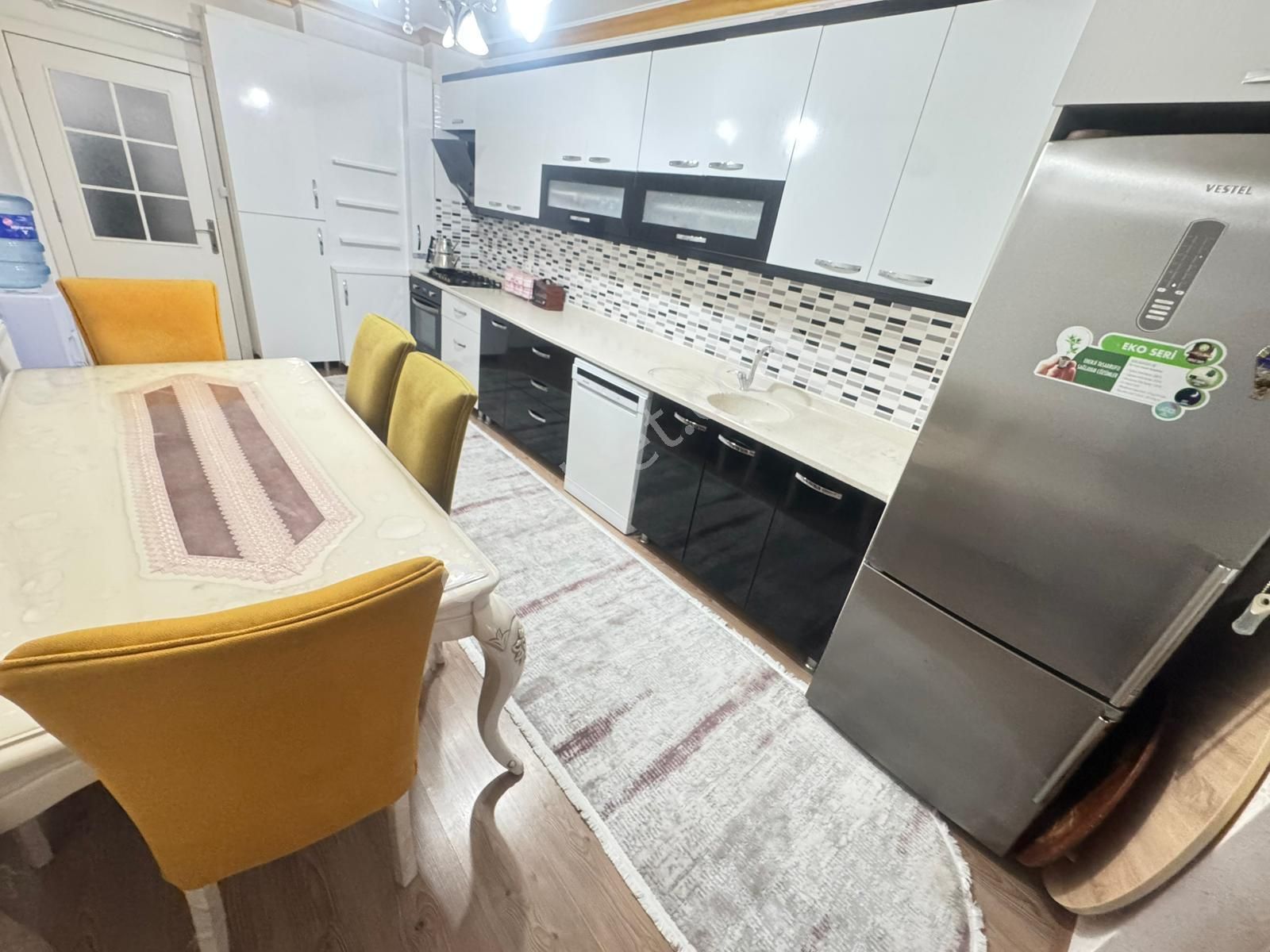 Lider Emlak'tan Güneşevler'de **4+1** Satılık Daire