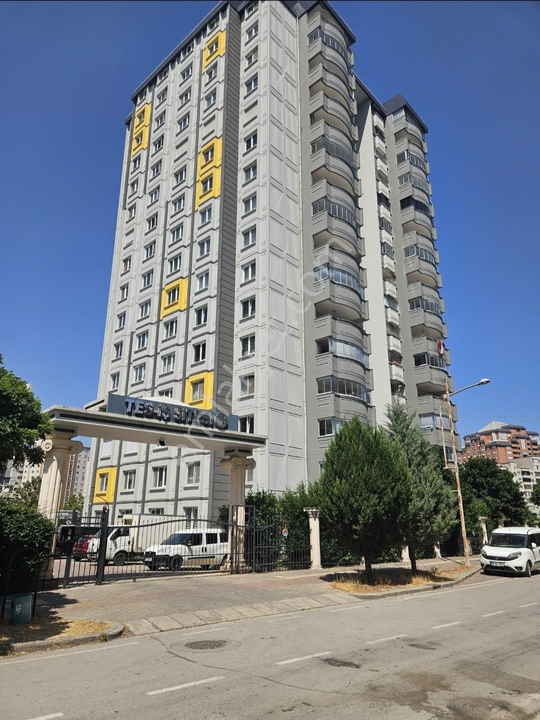 Yüzüncüyıl Mah. 3+1 Havuzlu Satılık Ara Kat Daire