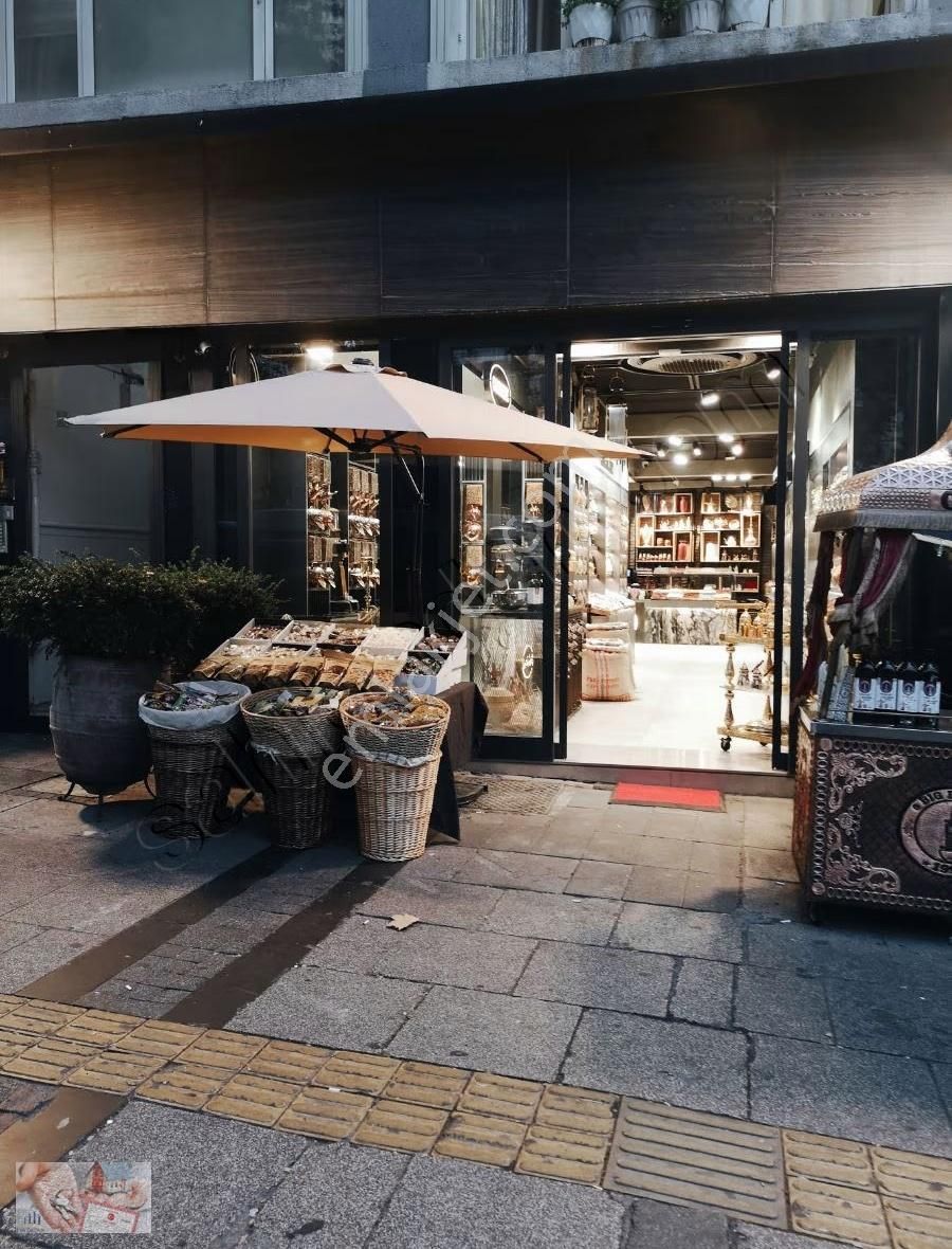 Tramvay Caddesinde Satılık Mağaza
