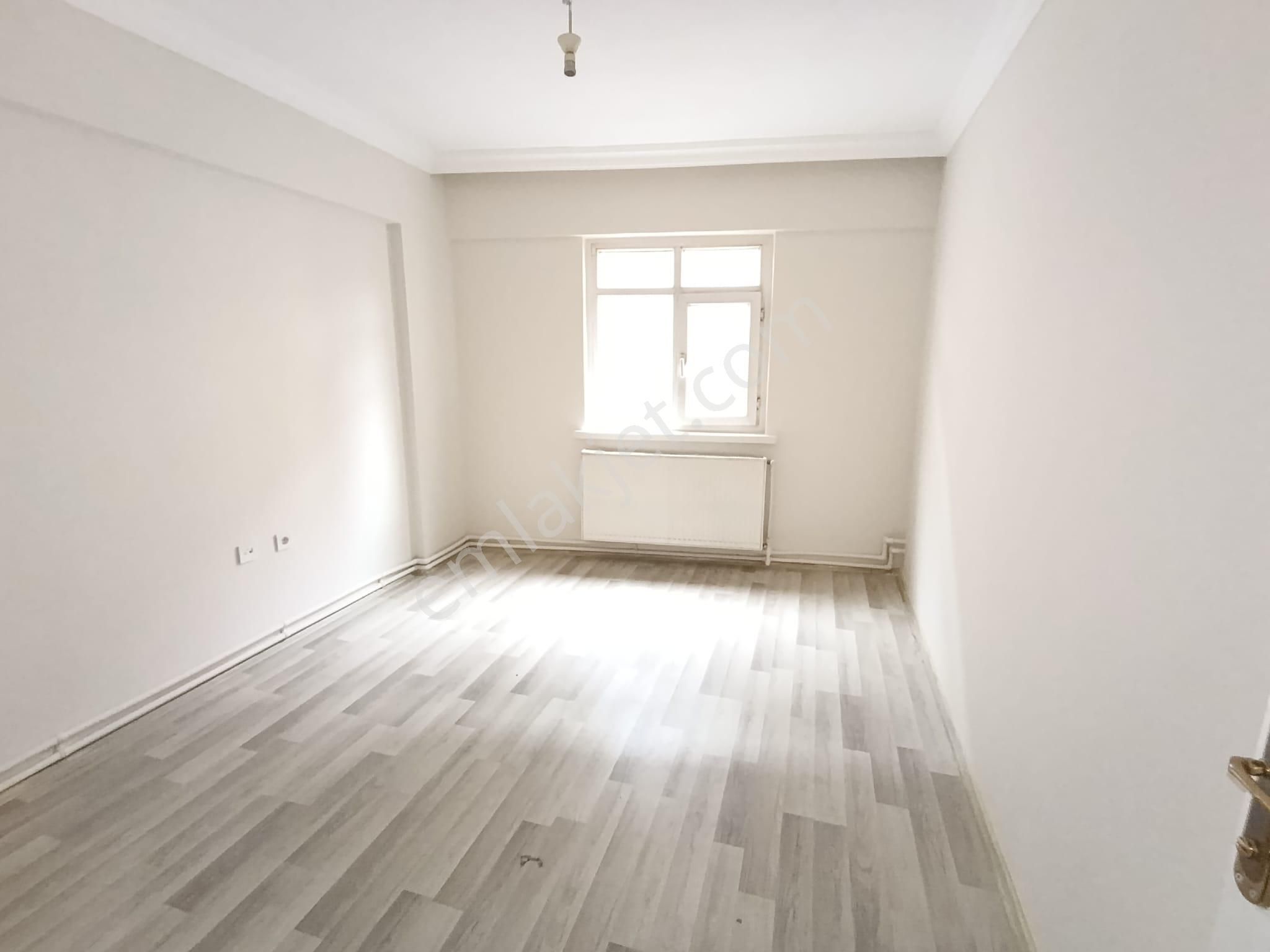 Mamak Çağlayan Mah. Mamakray Durağına Ve Mamak Belediye Yanı 3+1 Ara Kat Daire - Görsel 3