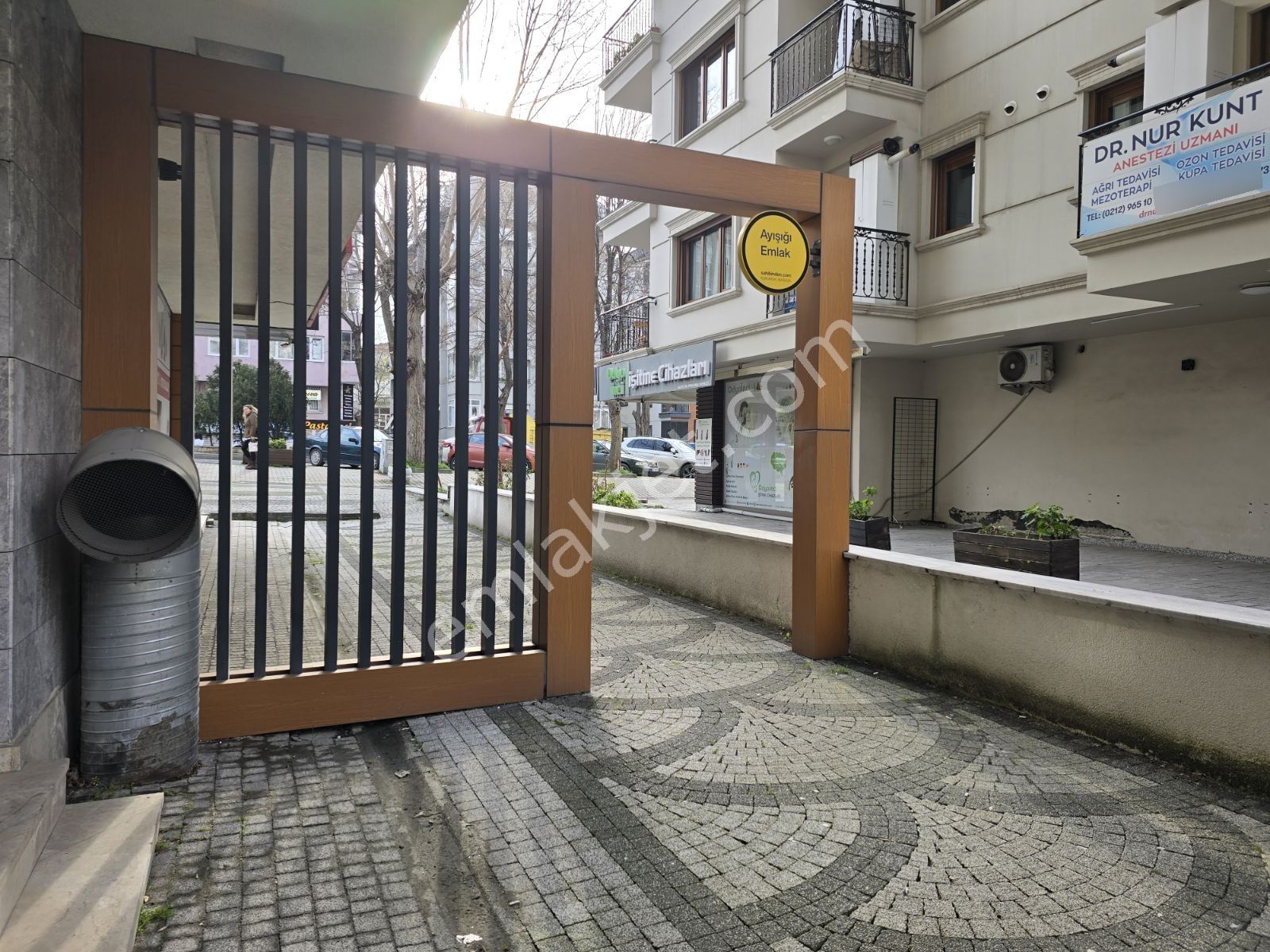 Bakırköy'de Cadde Üzeri Bahçe Çıkışlı 85 M2 2+1 Daire - Görsel 25