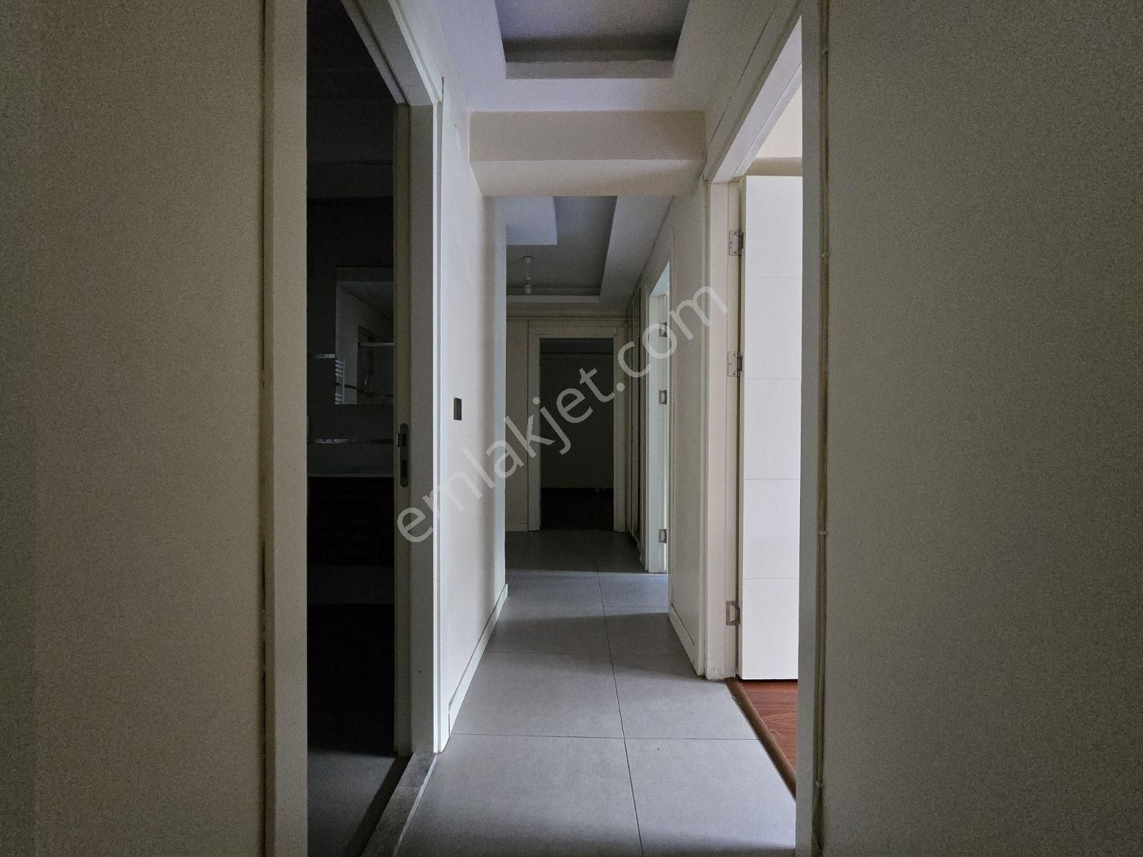 Bakırköy'de Cadde Üzeri Bahçe Çıkışlı 85 M2 2+1 Daire - Görsel 4