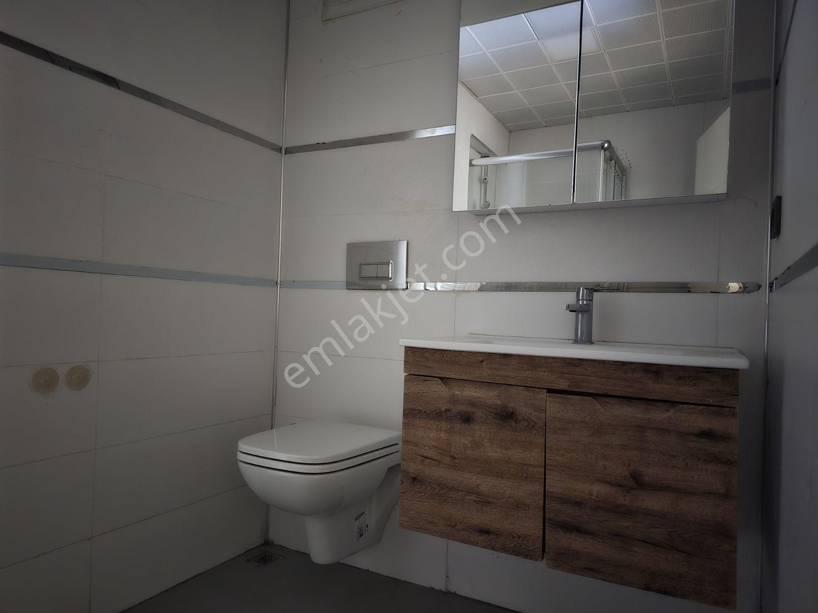 Bakırköy'de Cadde Üzeri Bahçe Çıkışlı 85 M2 2+1 Daire - Görsel 5