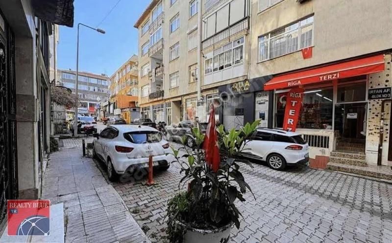 Maltepe Çarşı Merkezde 3 Katlı Net 213m2 Depolu Dükkan