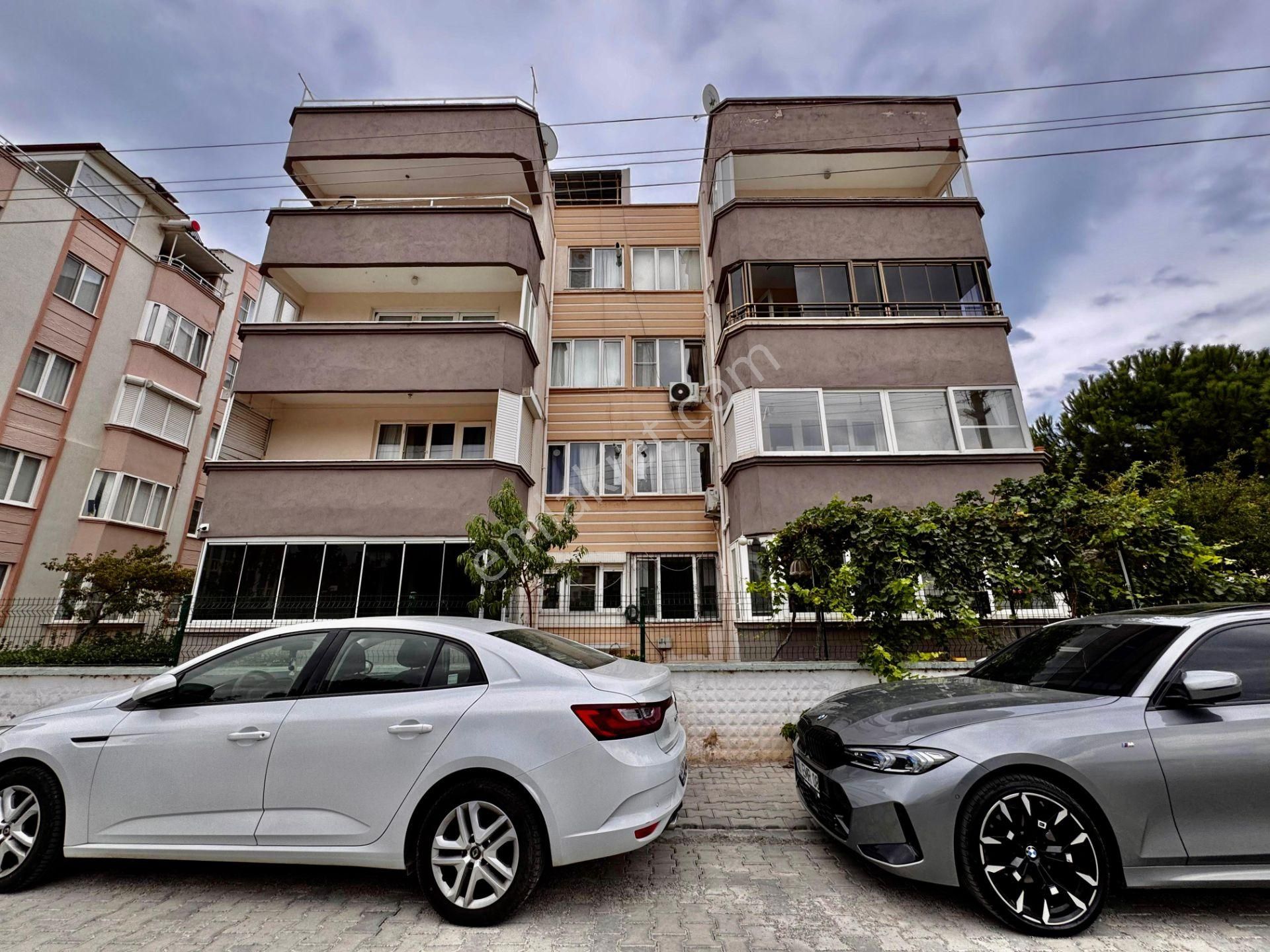 ▓karabuluttan▓akçay'da Ön Cephe Cam Balkonlu & Ayrı Mutfak 2+1 Satılık Daire