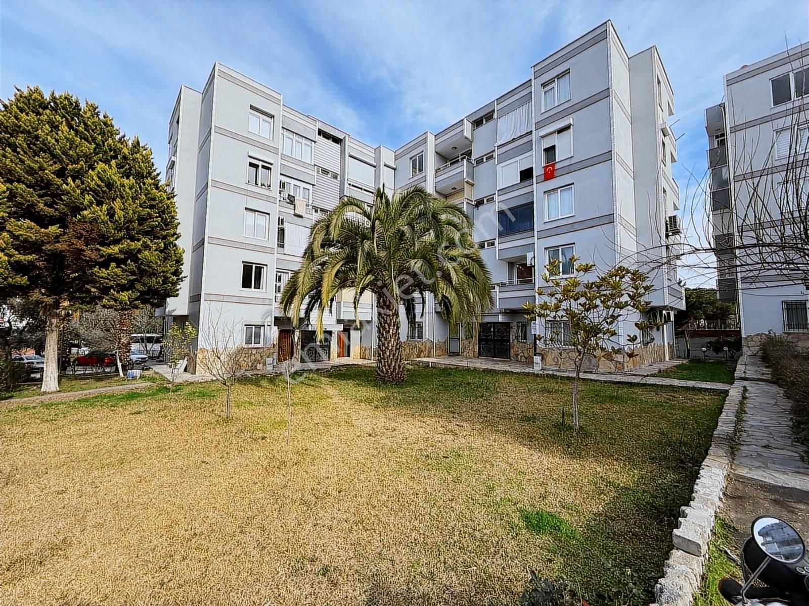 Kuşadası Otagar Arkası Asansörlü Çift Cephe Ferah 2+1 Daire