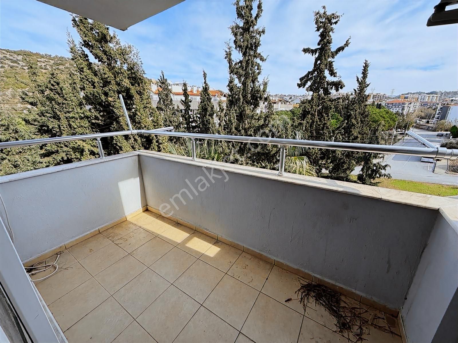 Kuşadası Otagar Arkası Asansörlü Çift Cephe Ferah 2+1 Daire - Görsel 22