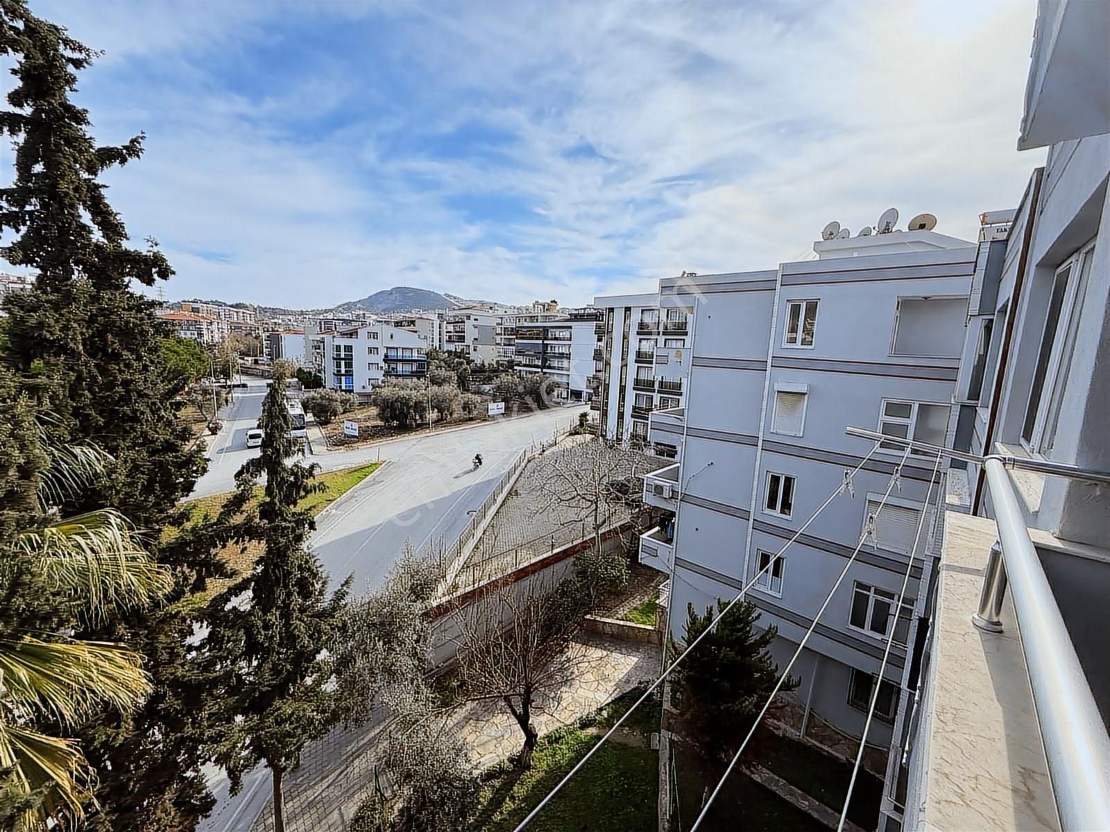 Kuşadası Otagar Arkası Asansörlü Çift Cephe Ferah 2+1 Daire - Görsel 2