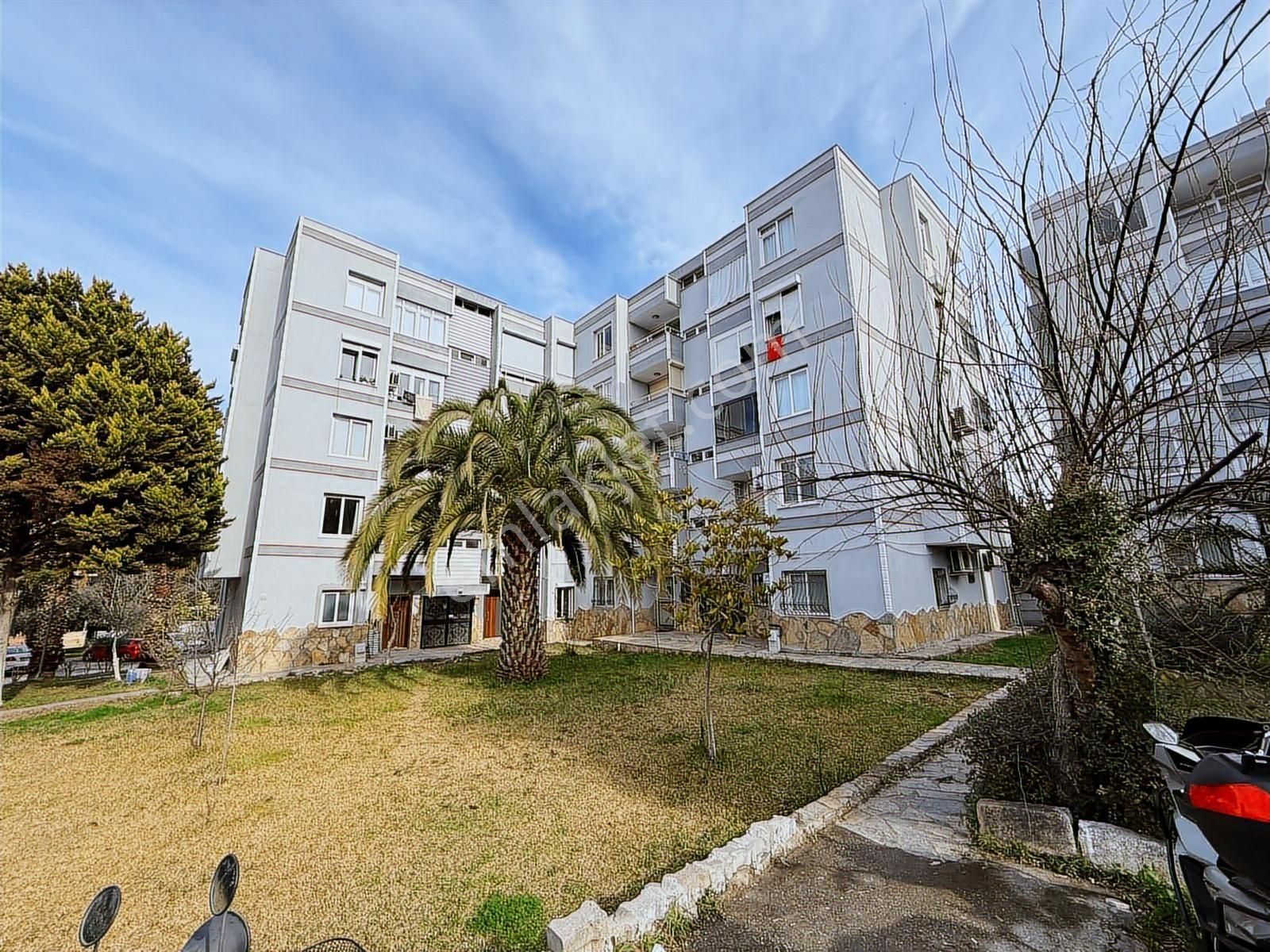 Kuşadası Otagar Arkası Asansörlü Çift Cephe Ferah 2+1 Daire - Görsel 24