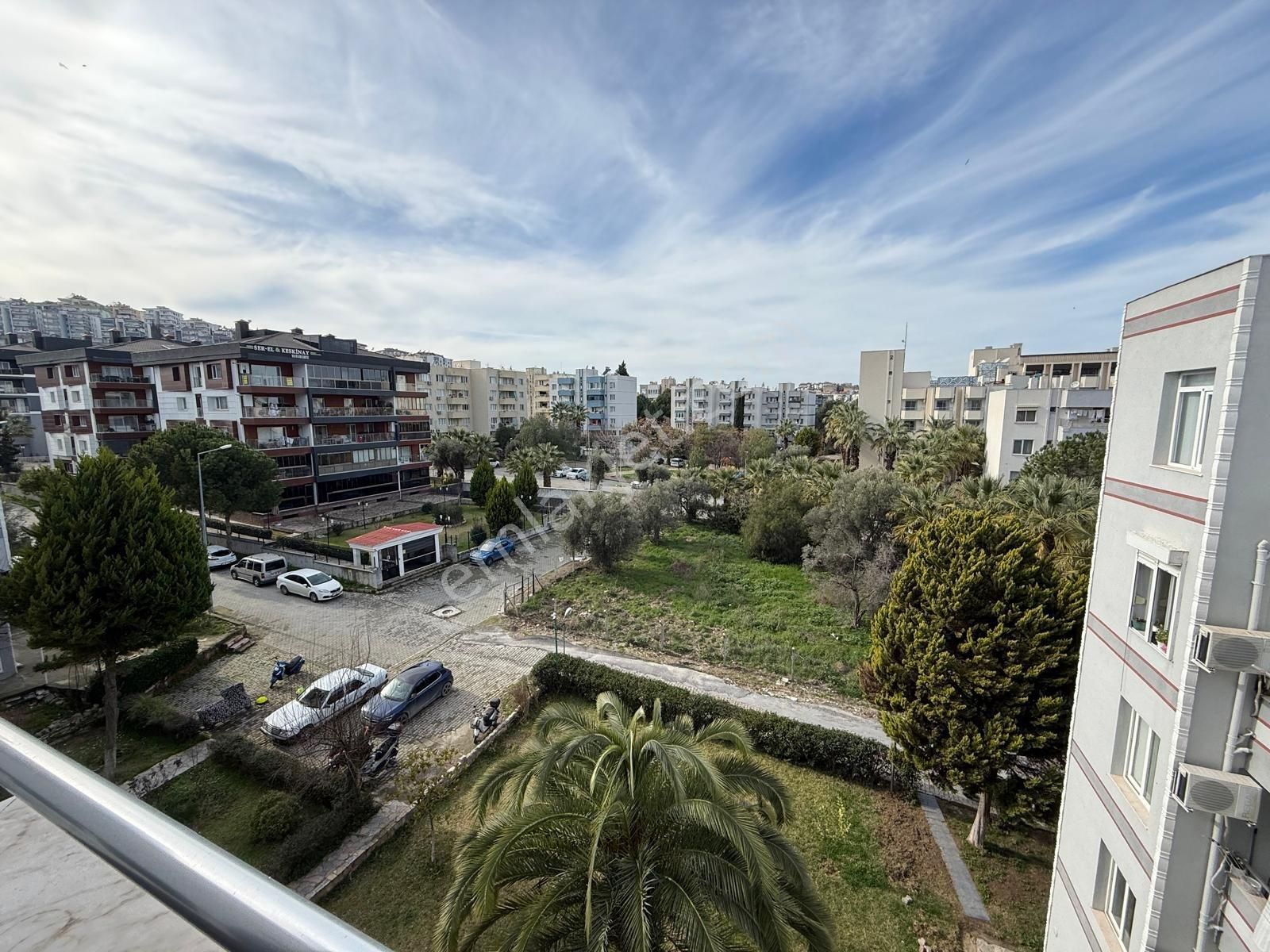 Kuşadası Otagar Arkası Asansörlü Çift Cephe Ferah 2+1 Daire - Görsel 4