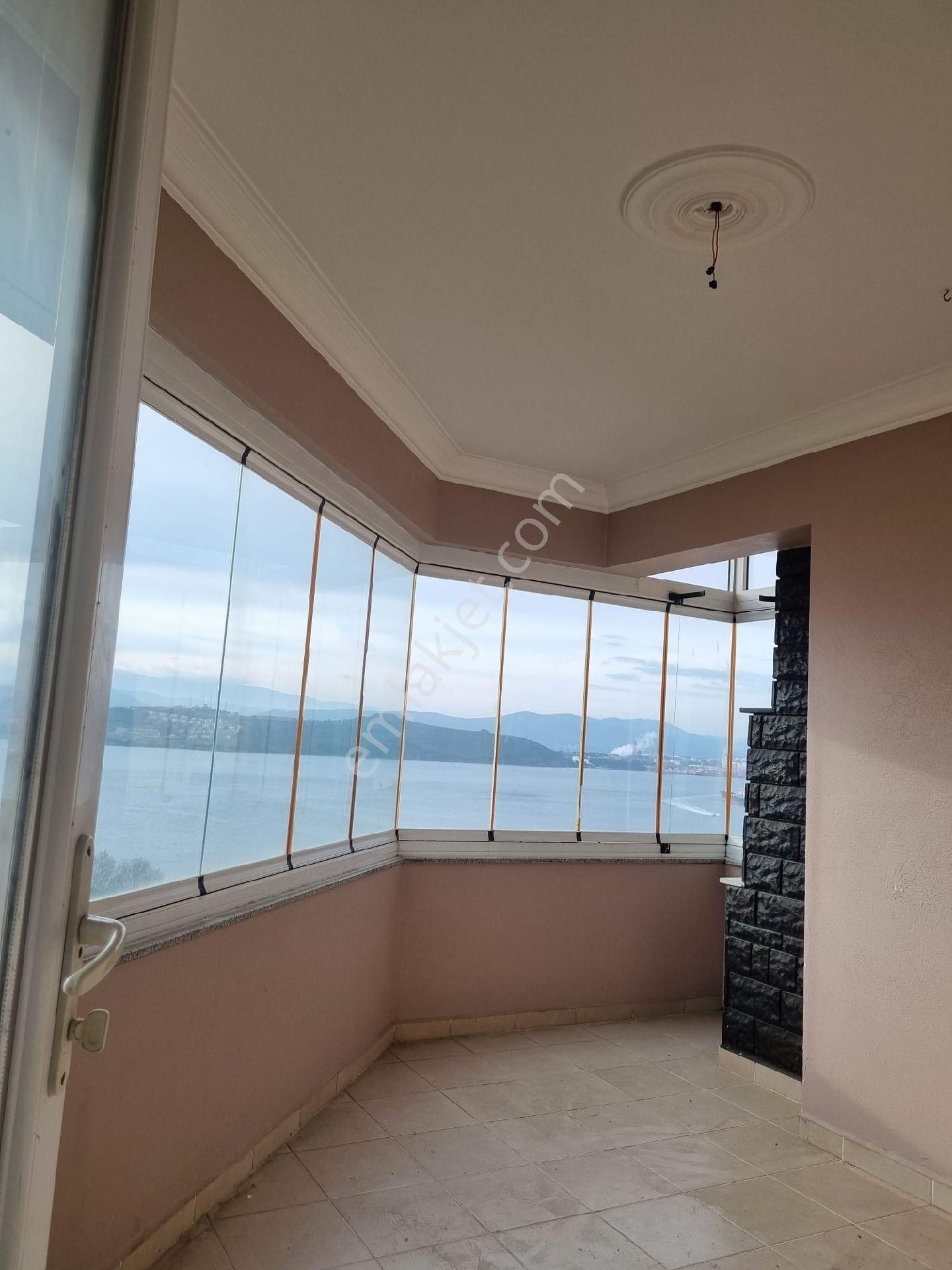 Cumhuriyet Mahallesinde Deniz Manzaralı 3+1 Satılık Daire - Görsel 8