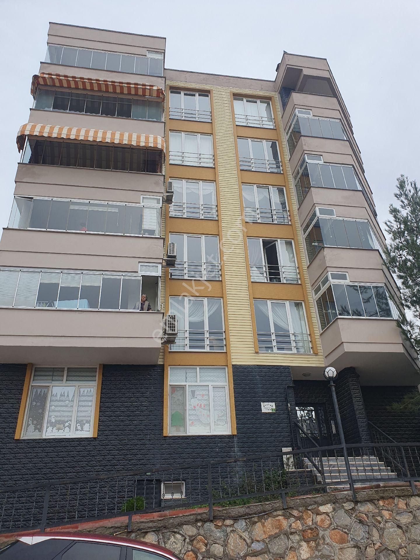 Cumhuriyet Mahallesinde Deniz Manzaralı 3+1 Satılık Daire