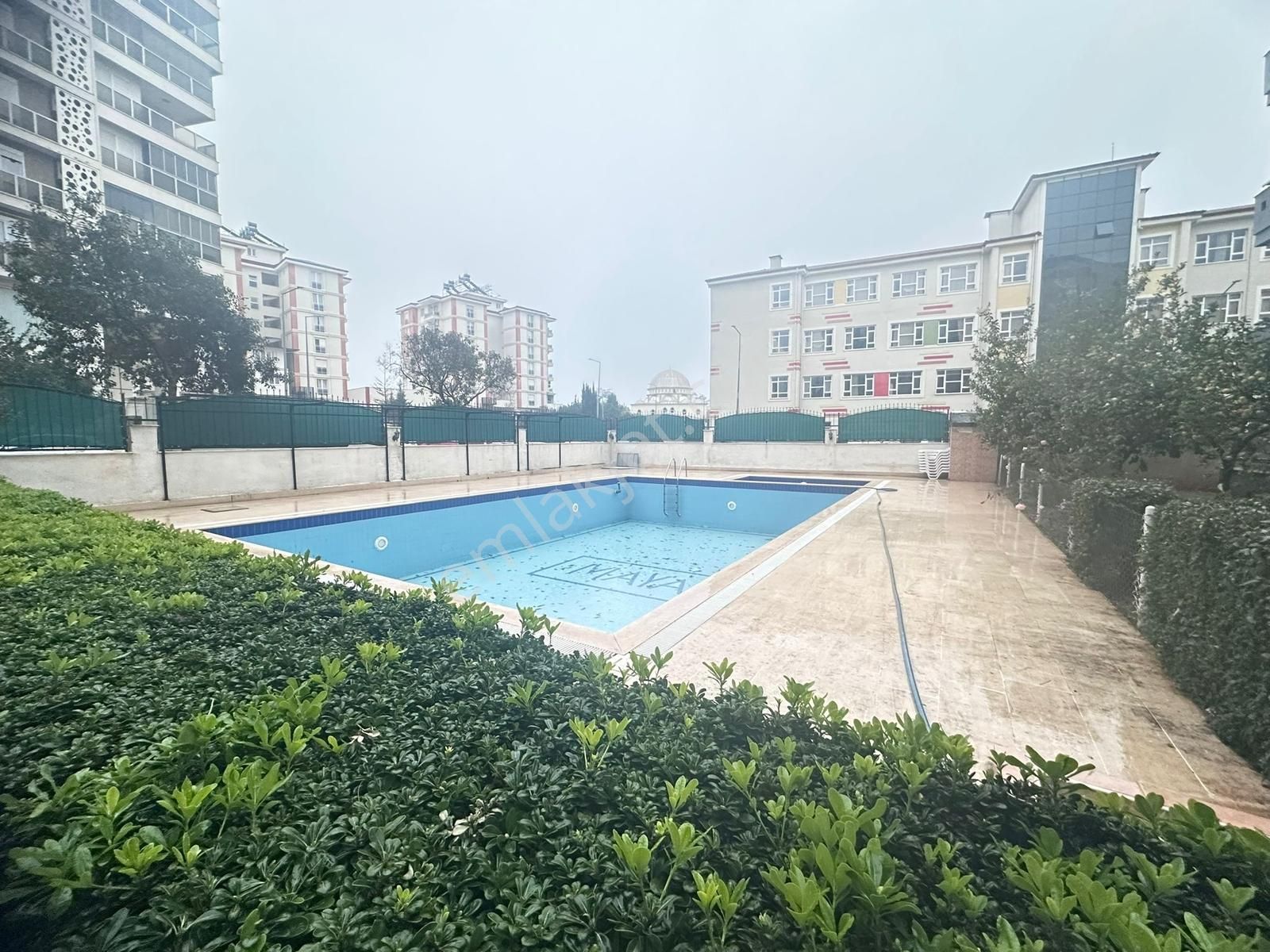 Konyaaltı Uluç'ta Site İçi Havuz Manzaralı Kombili 2+1 Y.giriş