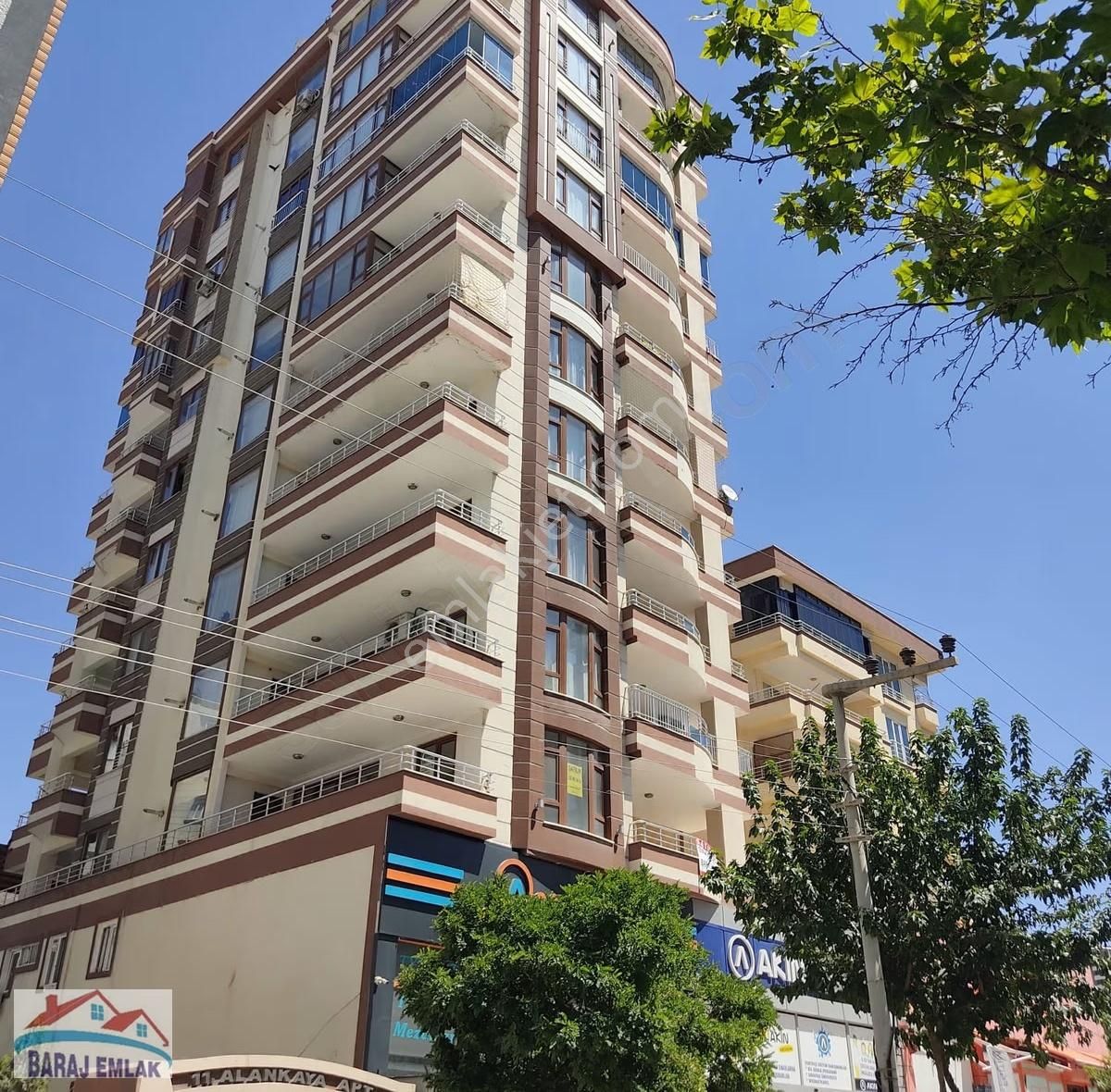 Baraj Emlak Tan Dükkanların Üstü Teraslı Kiralık Tekli Daire - Görsel 26
