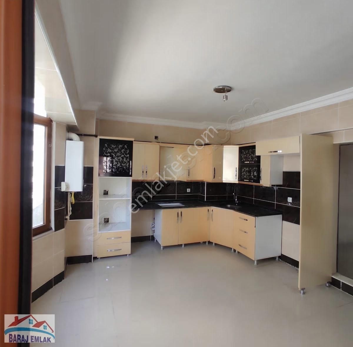 Baraj Emlak Tan Dükkanların Üstü Teraslı Kiralık Tekli Daire - Görsel 23