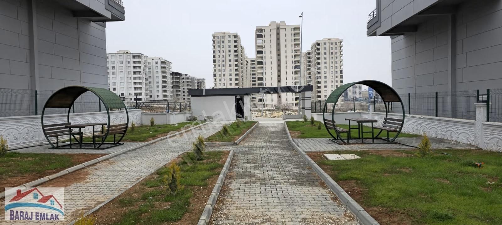 Baraj Emlak Site İçerisinde Temiz Kiralık Daire