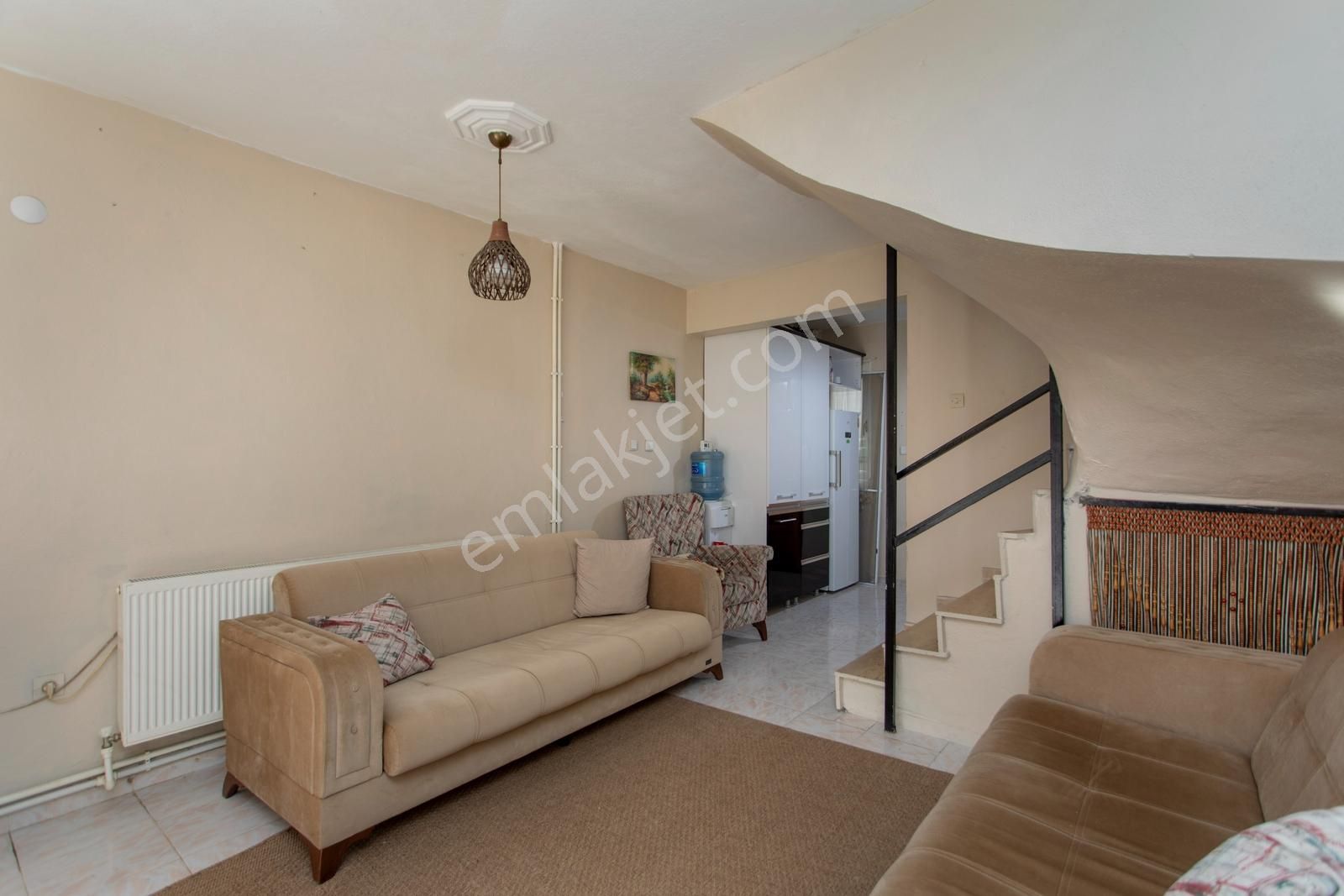 Yenifoça Merkezi Konumda Satılık 3+1 Tripleks Villa - Görsel 34