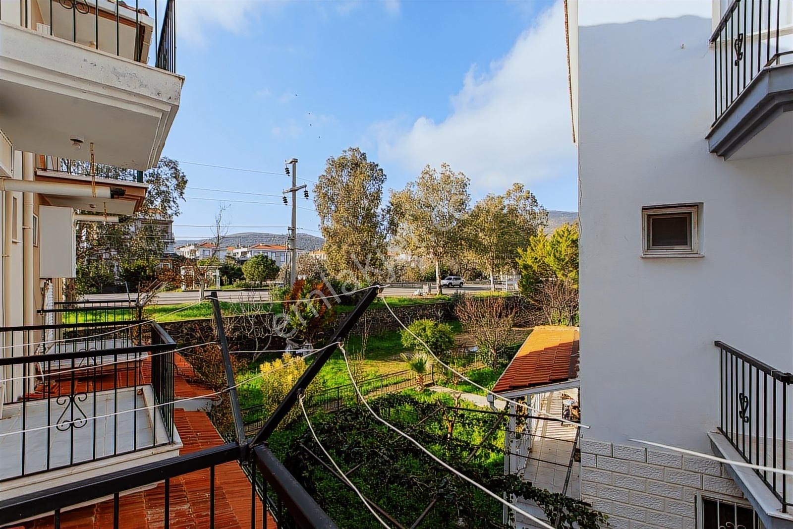 Yenifoça Merkezi Konumda Satılık 3+1 Tripleks Villa - Görsel 20