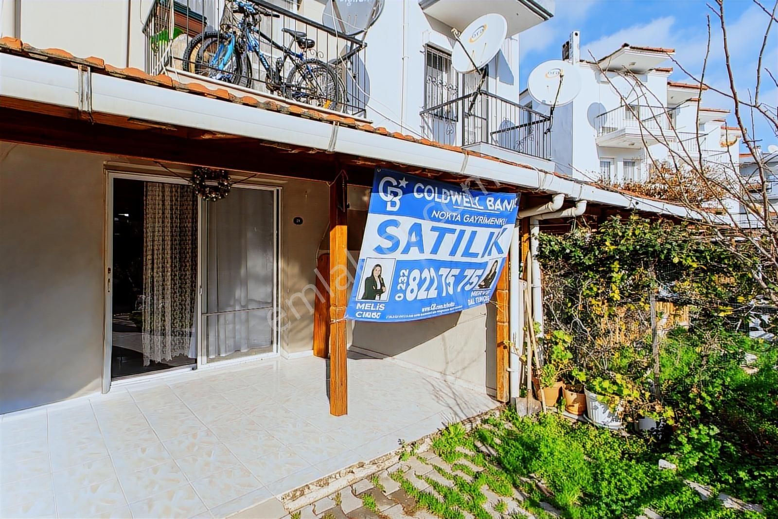 Yenifoça Merkezi Konumda Satılık 3+1 Tripleks Villa - Görsel 13