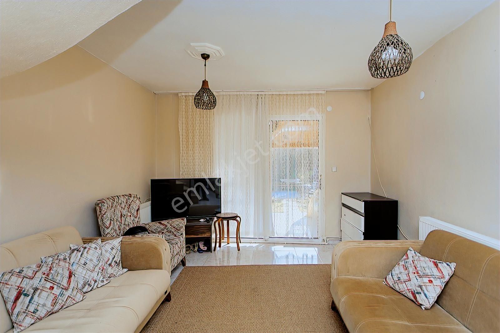 Yenifoça Merkezi Konumda Satılık 3+1 Tripleks Villa - Görsel 14