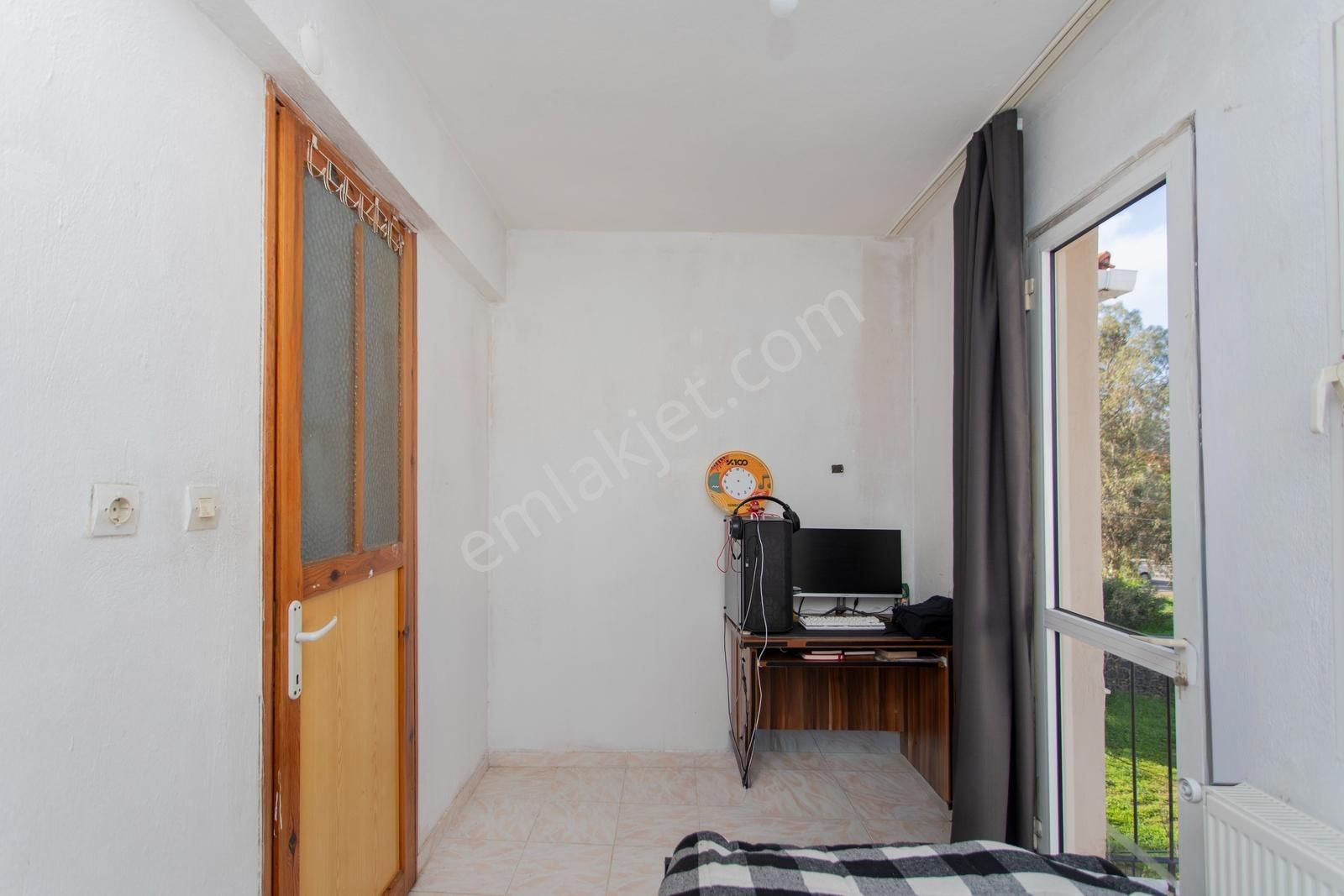 Yenifoça Merkezi Konumda Satılık 3+1 Tripleks Villa - Görsel 27