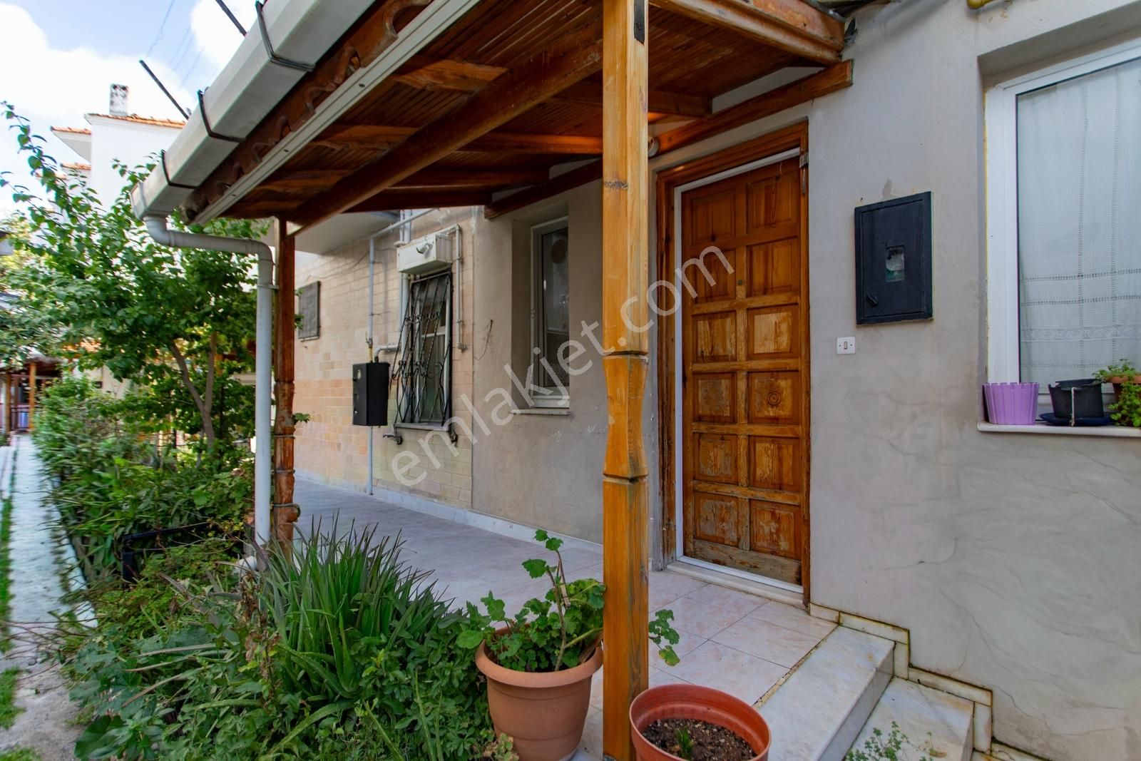 Yenifoça Merkezi Konumda Satılık 3+1 Tripleks Villa - Görsel 12