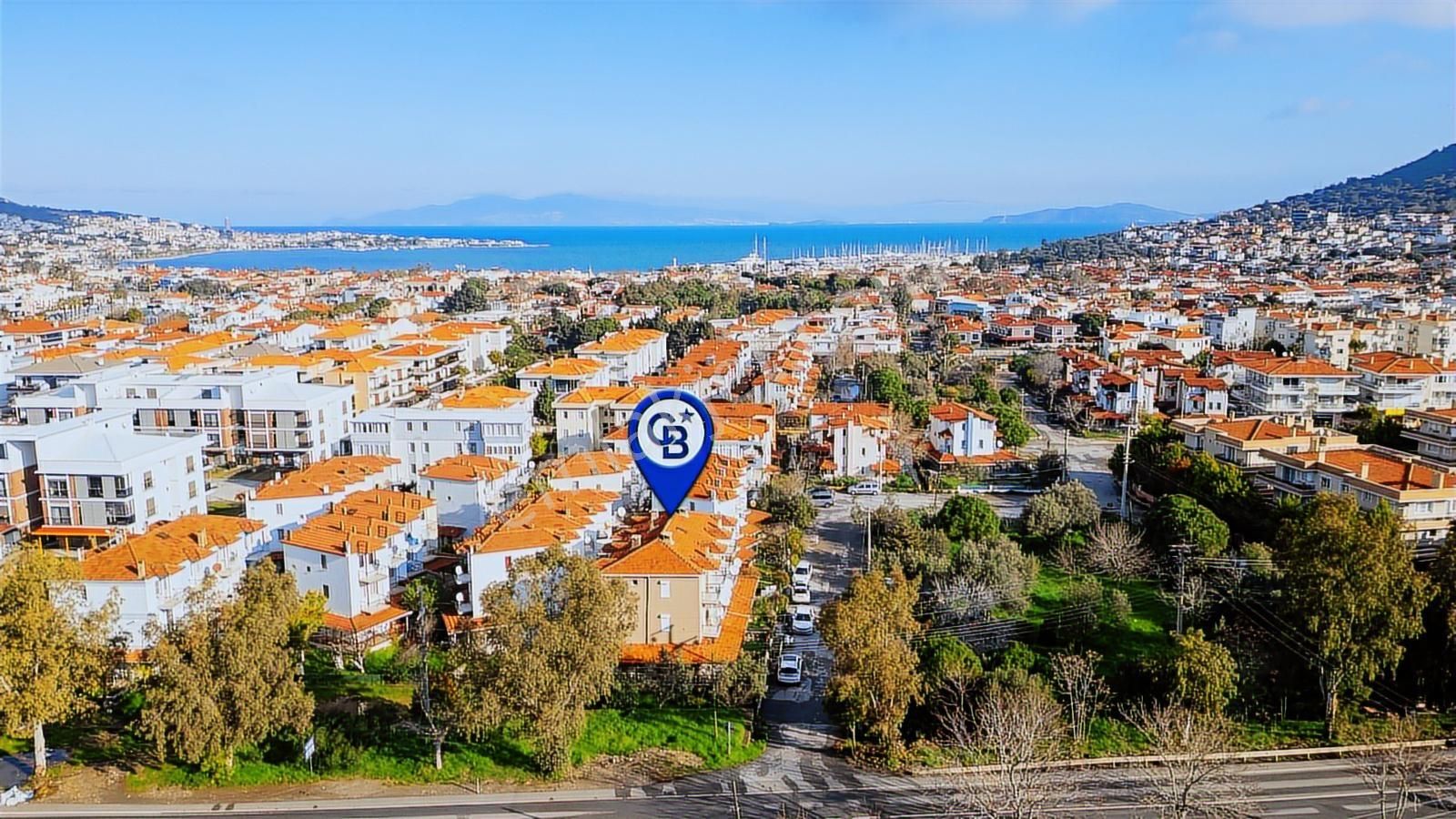 Yenifoça Merkezi Konumda Satılık 3+1 Tripleks Villa - Görsel 4