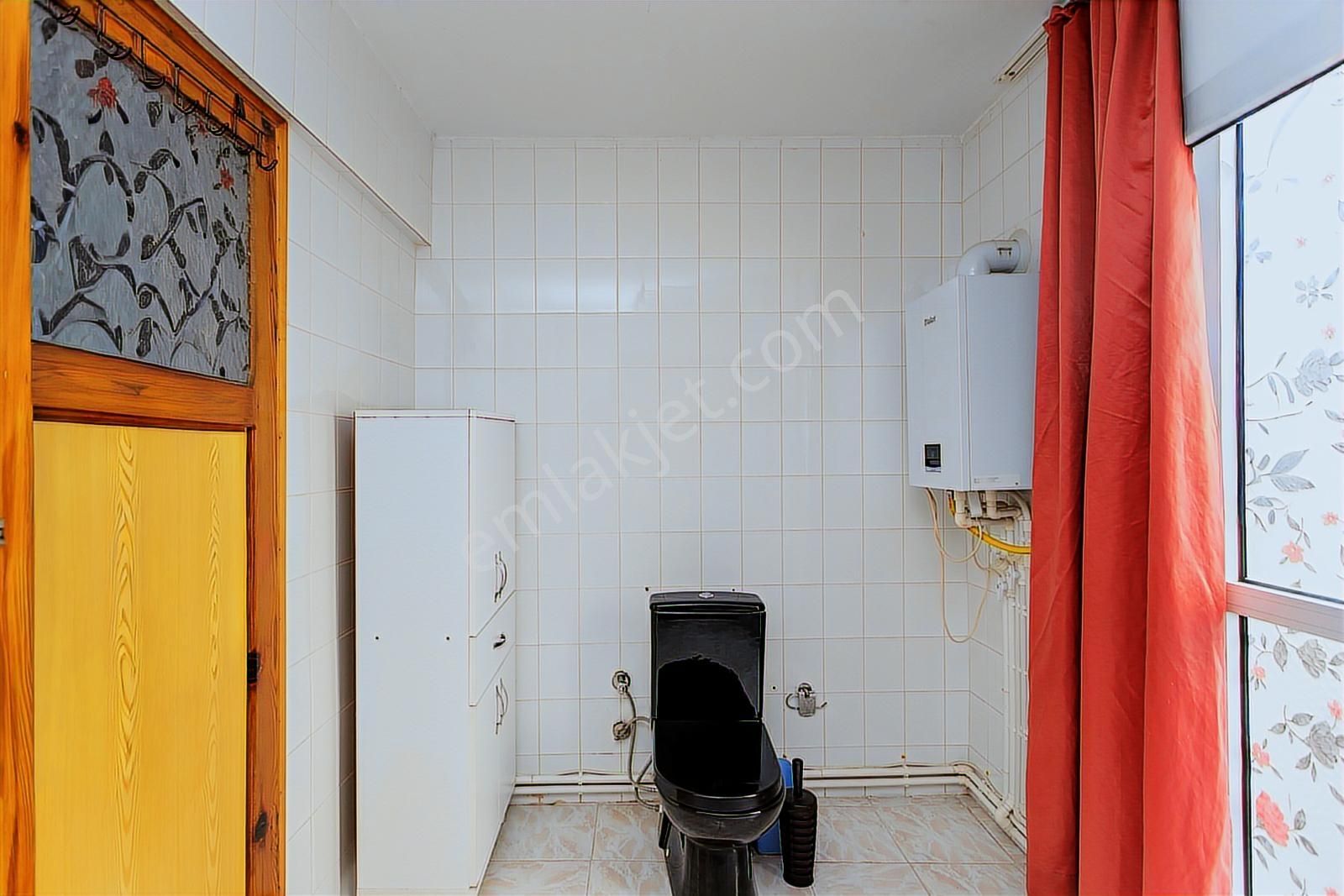 Yenifoça Merkezi Konumda Satılık 3+1 Tripleks Villa - Görsel 31