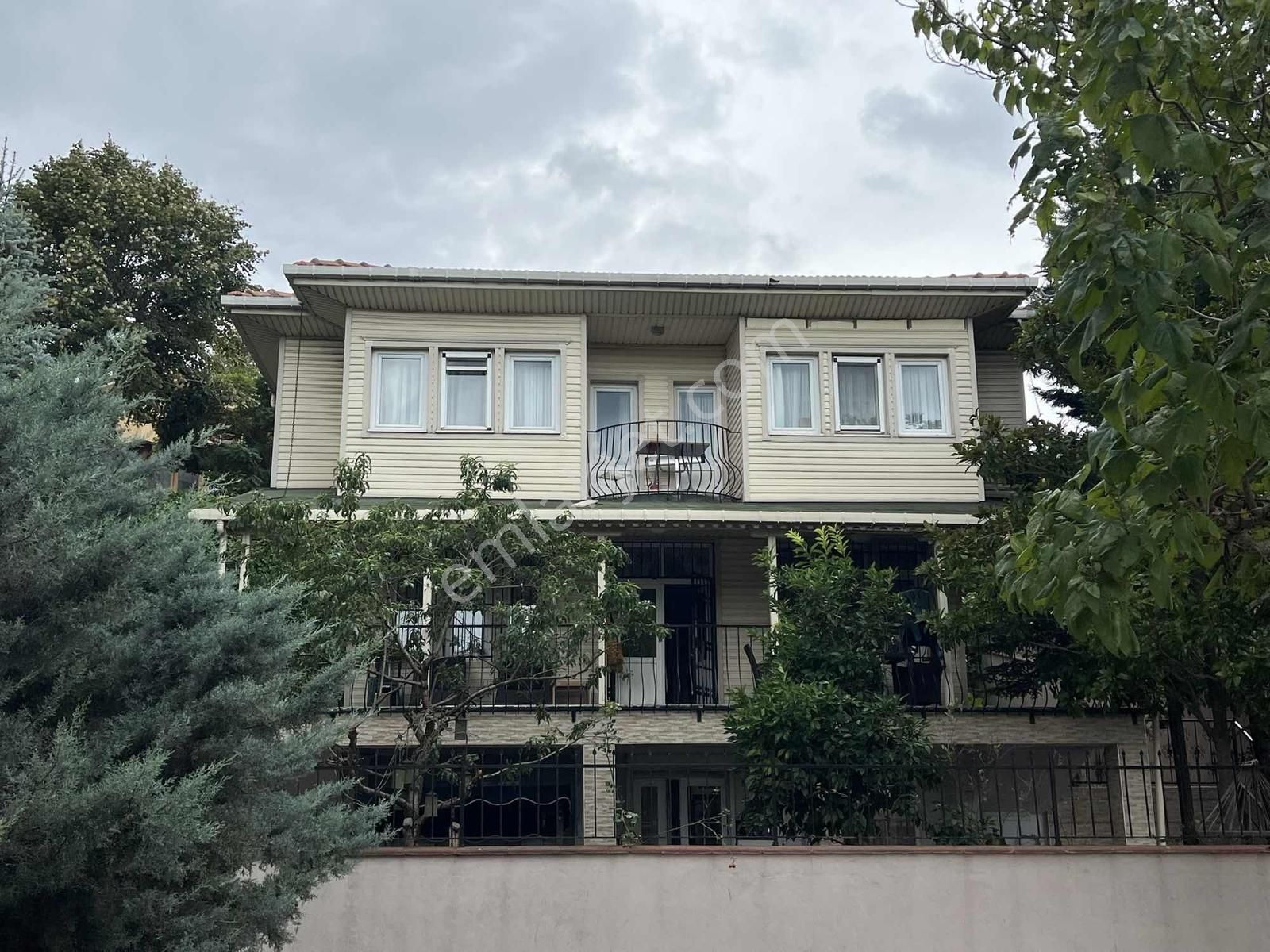 Çengelköy Ata-2 Sitesinde Bakımlı 350 M2 Triplex Tekli Villa - Görsel 8