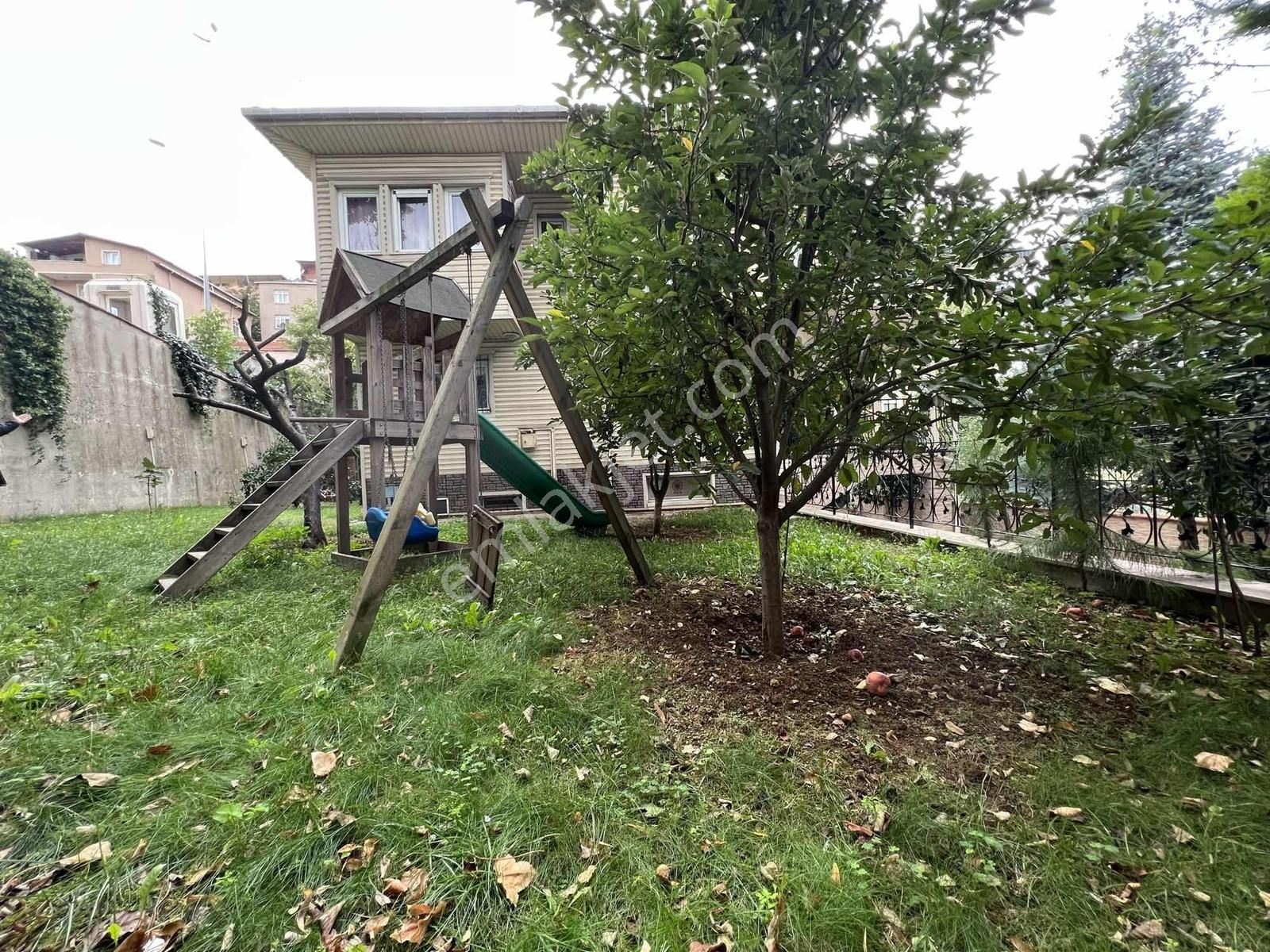 Çengelköy Ata-2 Sitesinde Bakımlı 350 M2 Triplex Tekli Villa - Görsel 21