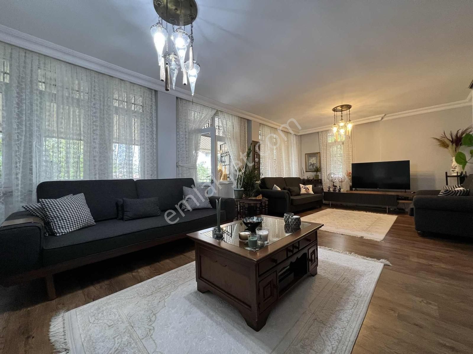 Çengelköy Ata-2 Sitesinde Bakımlı 350 M2 Triplex Tekli Villa - Görsel 7