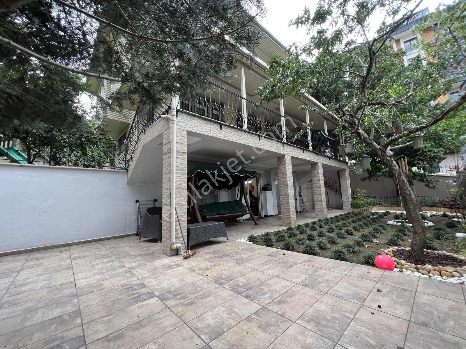 Çengelköy Ata-2 Sitesinde Bakımlı 350 M2 Triplex Tekli Villa - Görsel 25