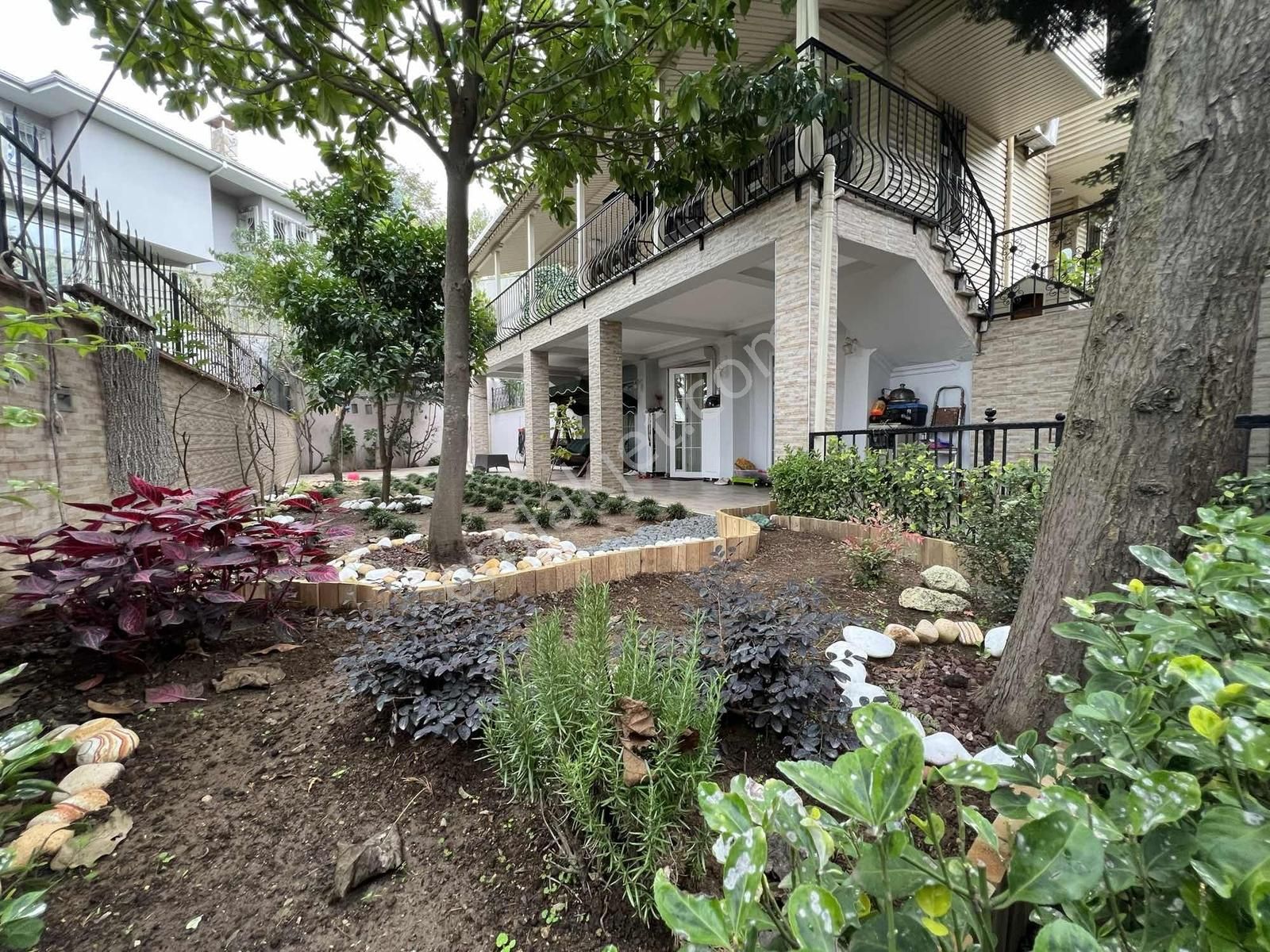 Çengelköy Ata-2 Sitesinde Bakımlı 350 M2 Triplex Tekli Villa - Görsel 14