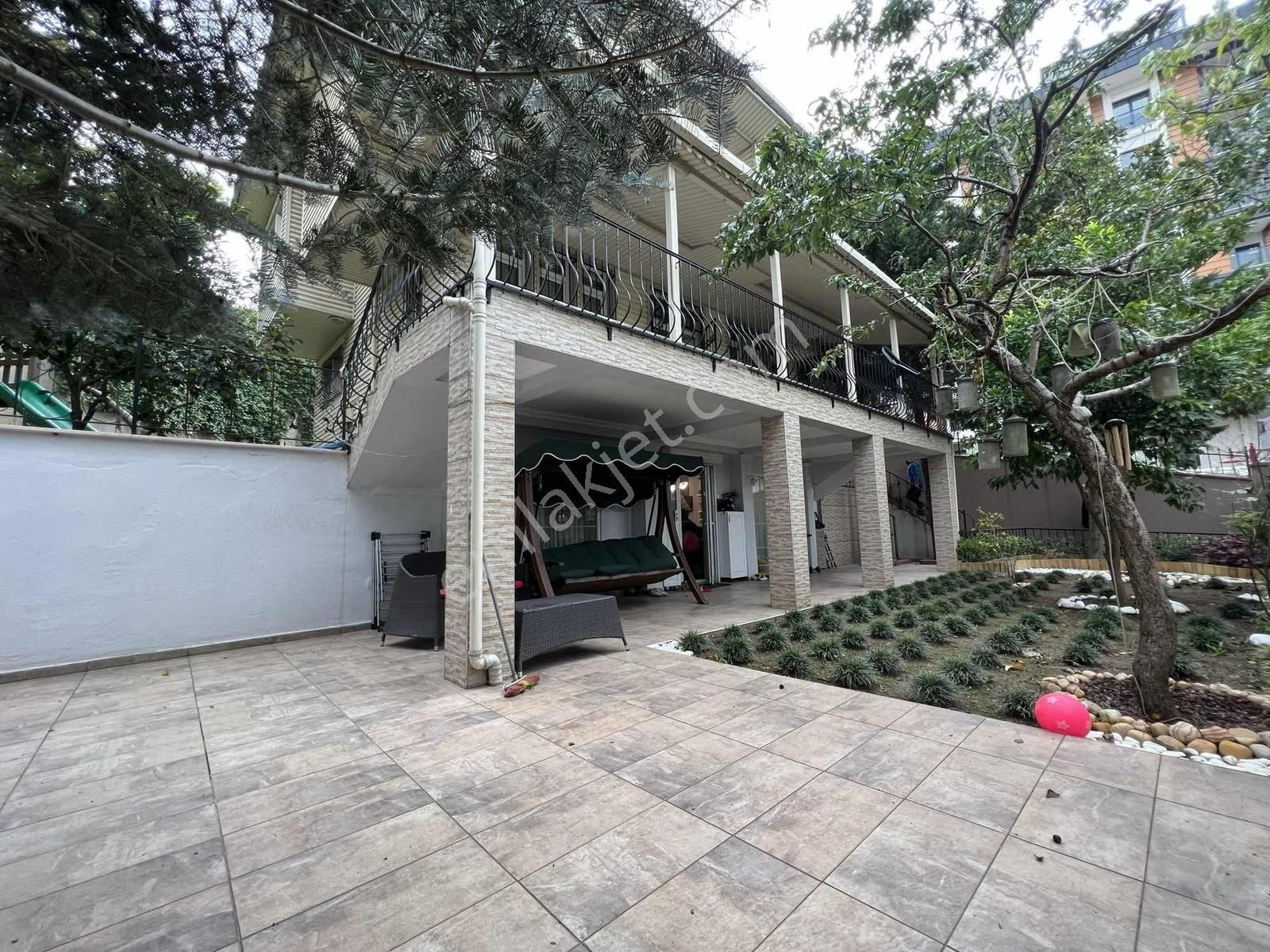 Çengelköy Ata-2 Sitesinde Bakımlı 350 M2 Triplex Tekli Villa - Görsel 15