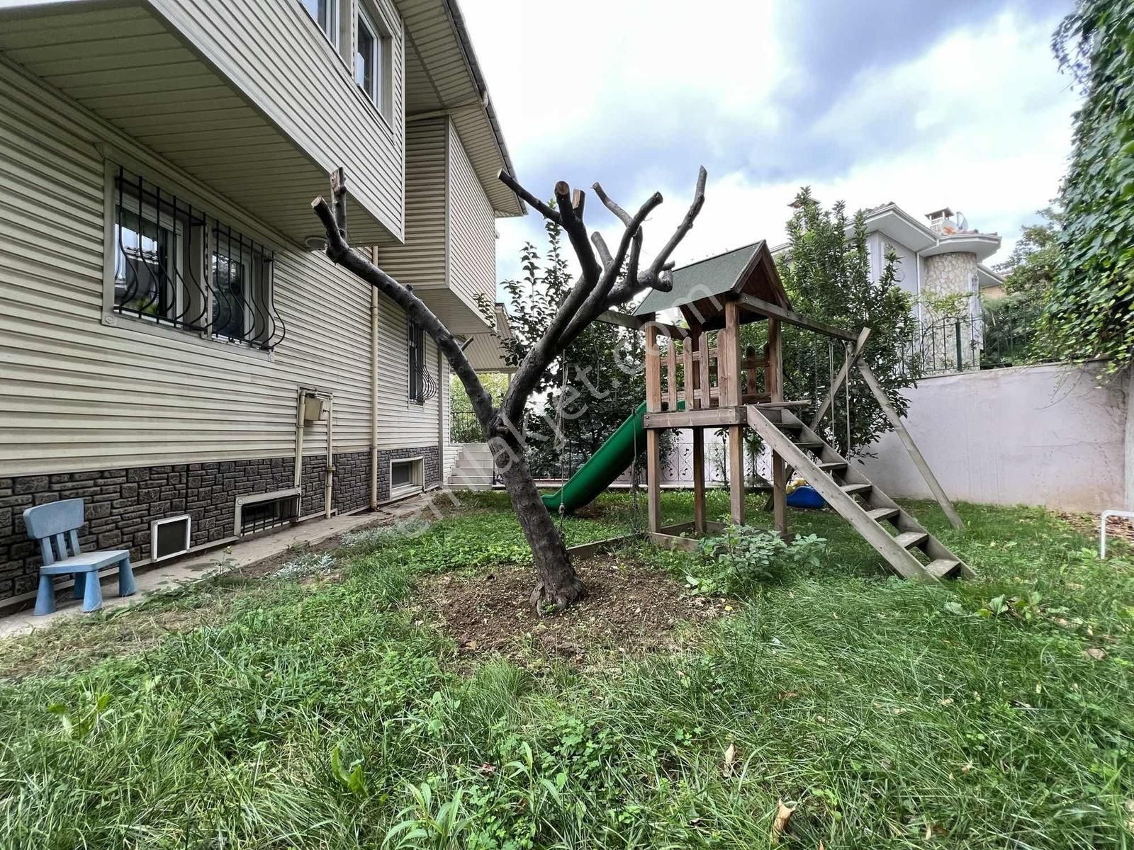 Çengelköy Ata-2 Sitesinde Bakımlı 350 M2 Triplex Tekli Villa - Görsel 3