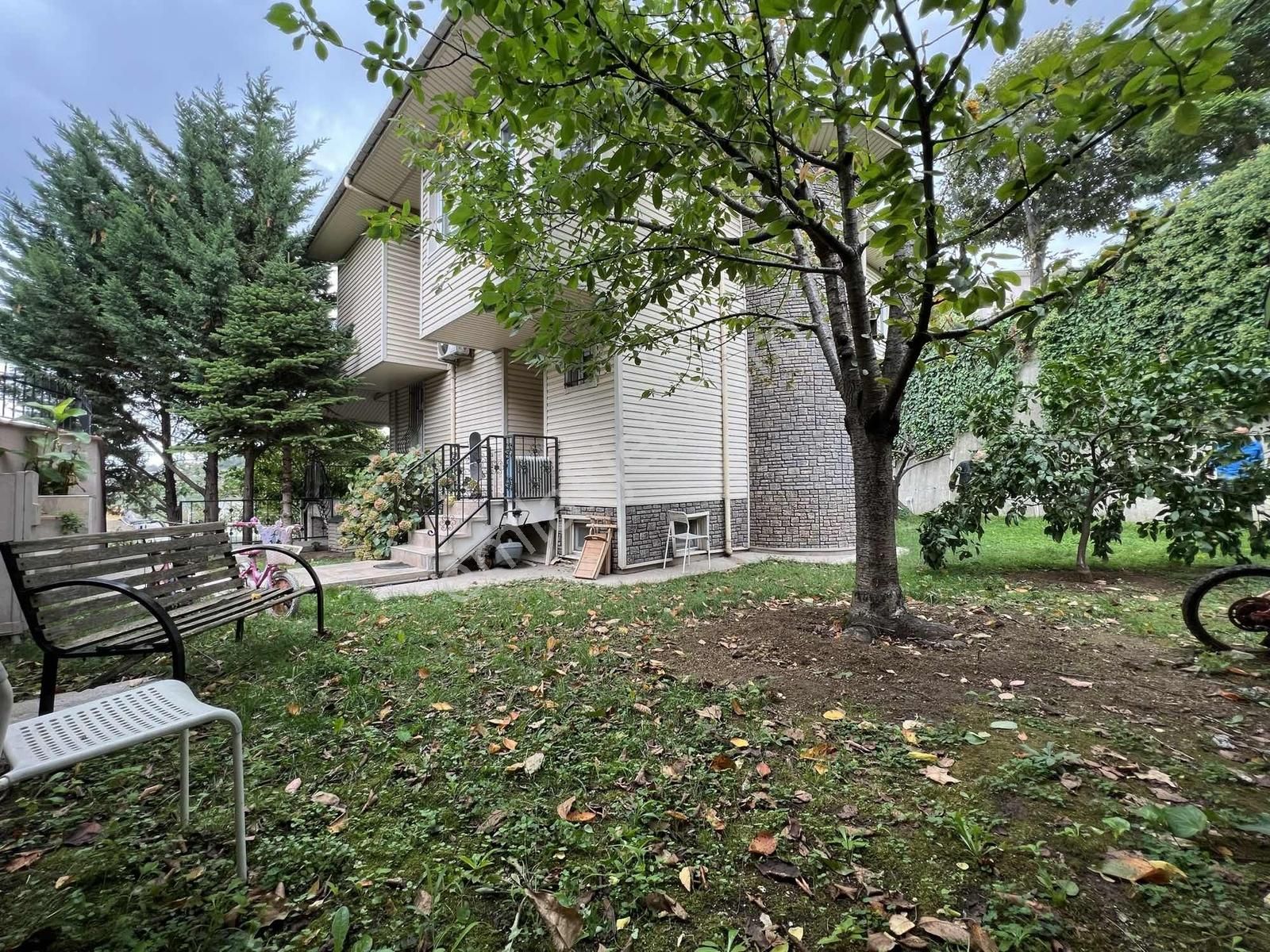 Çengelköy Ata-2 Sitesinde Bakımlı 350 M2 Triplex Tekli Villa - Görsel 2