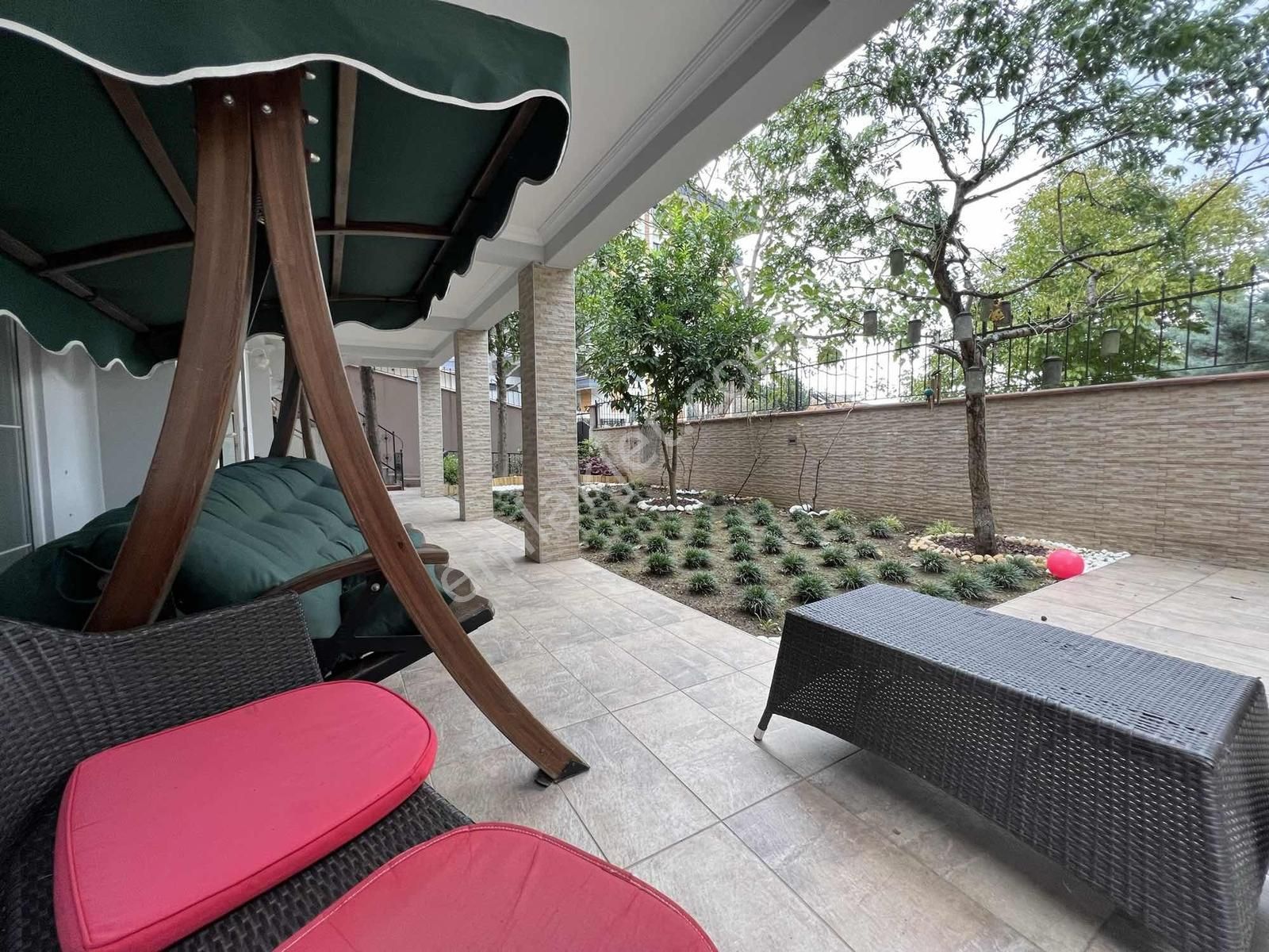 Çengelköy Ata-2 Sitesinde Bakımlı 350 M2 Triplex Tekli Villa - Görsel 16