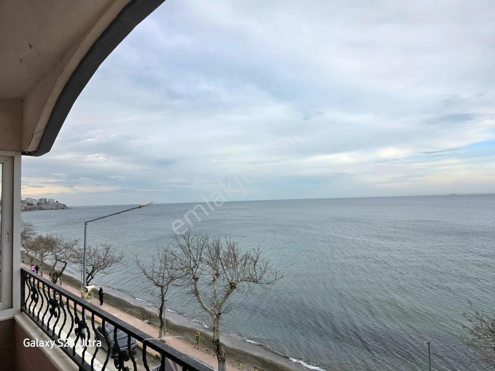 Çınarcık Merkezde Satılık Denize Sıfır 2+1 Eşyalı Daire - Görsel 4
